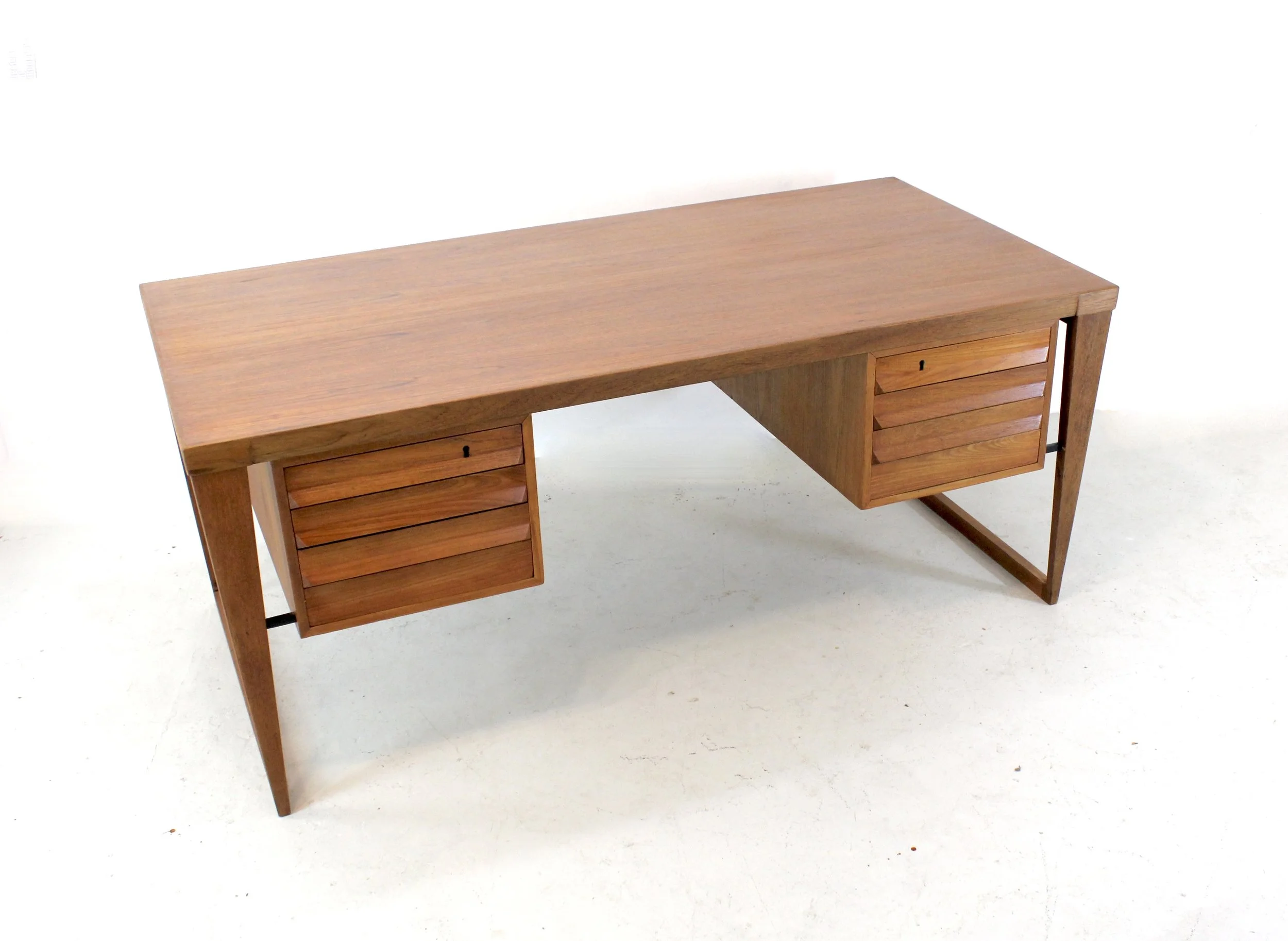Model 70 desk