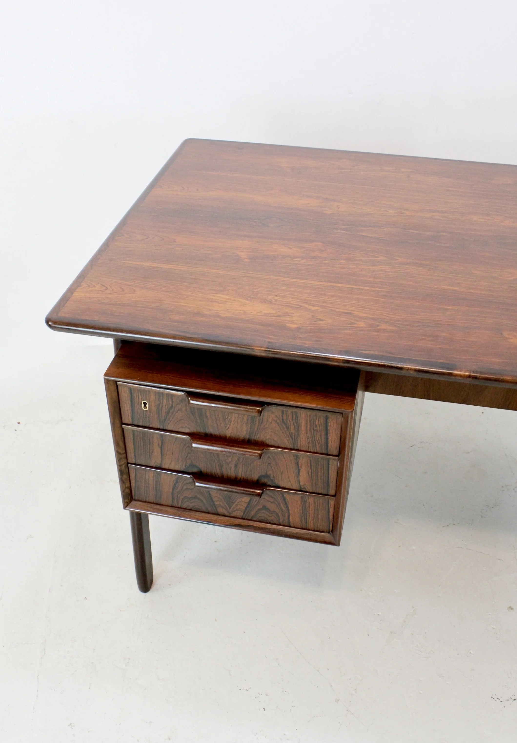 model 75 rosewood desk