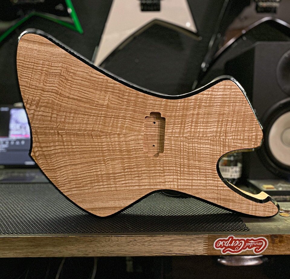 Austin working on this new Larkspur made out of some stunning local flame ash!
.
.
.
.
.
 #guitarmaker #guitarbuilding #electricguitars #guitarbody #guitarbuilds #modernguitar #customguitarshop #guitarluthier #customguitars #guitarbuilders #guitarbui