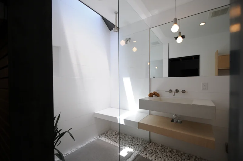 Contreras Guest House Bath