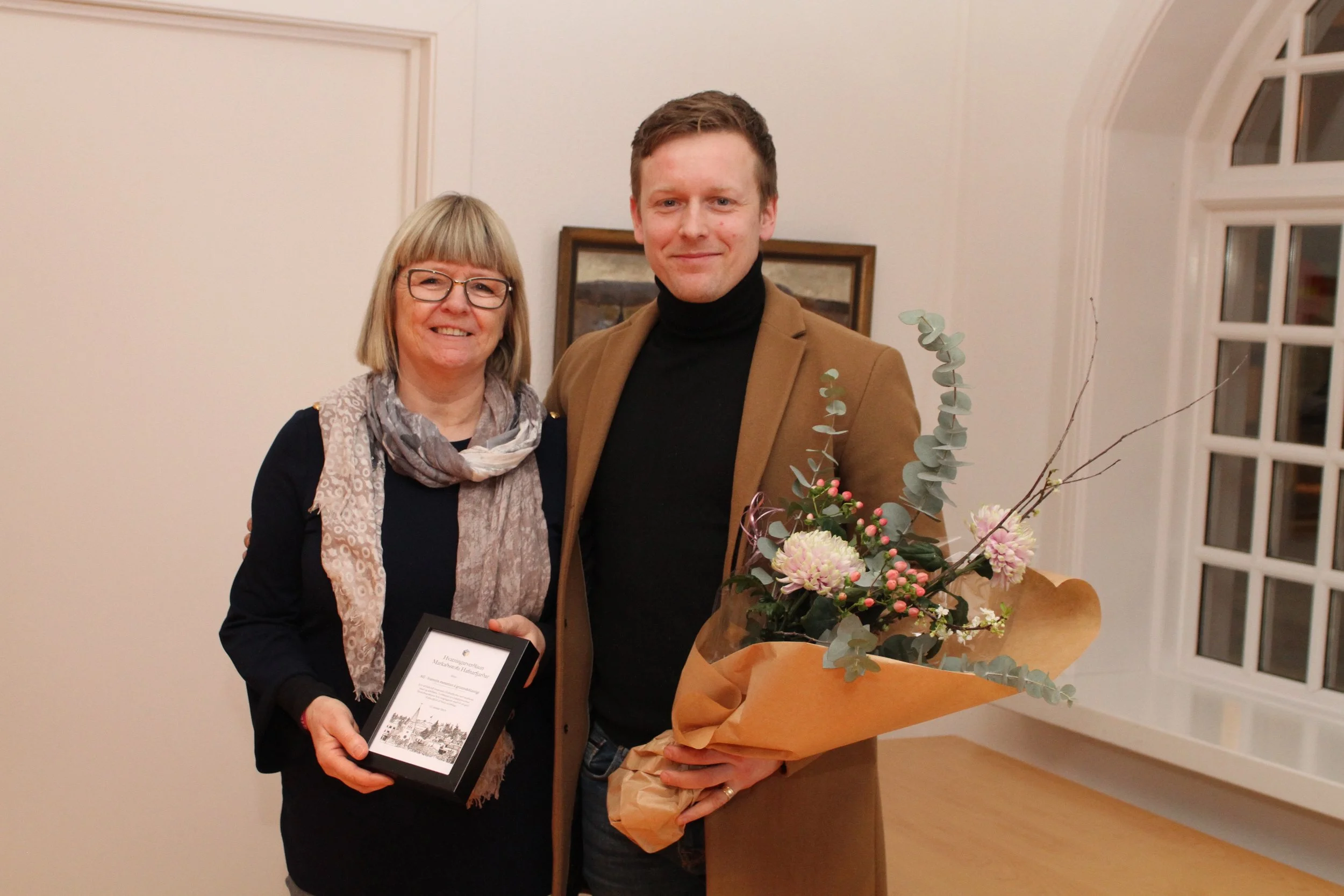 NÚ - framsýnn grunnskóli þau Sigríður Kristjánsdóttir og Gísli Rúnar Guðmundsson tóku við viðurkenningunni.