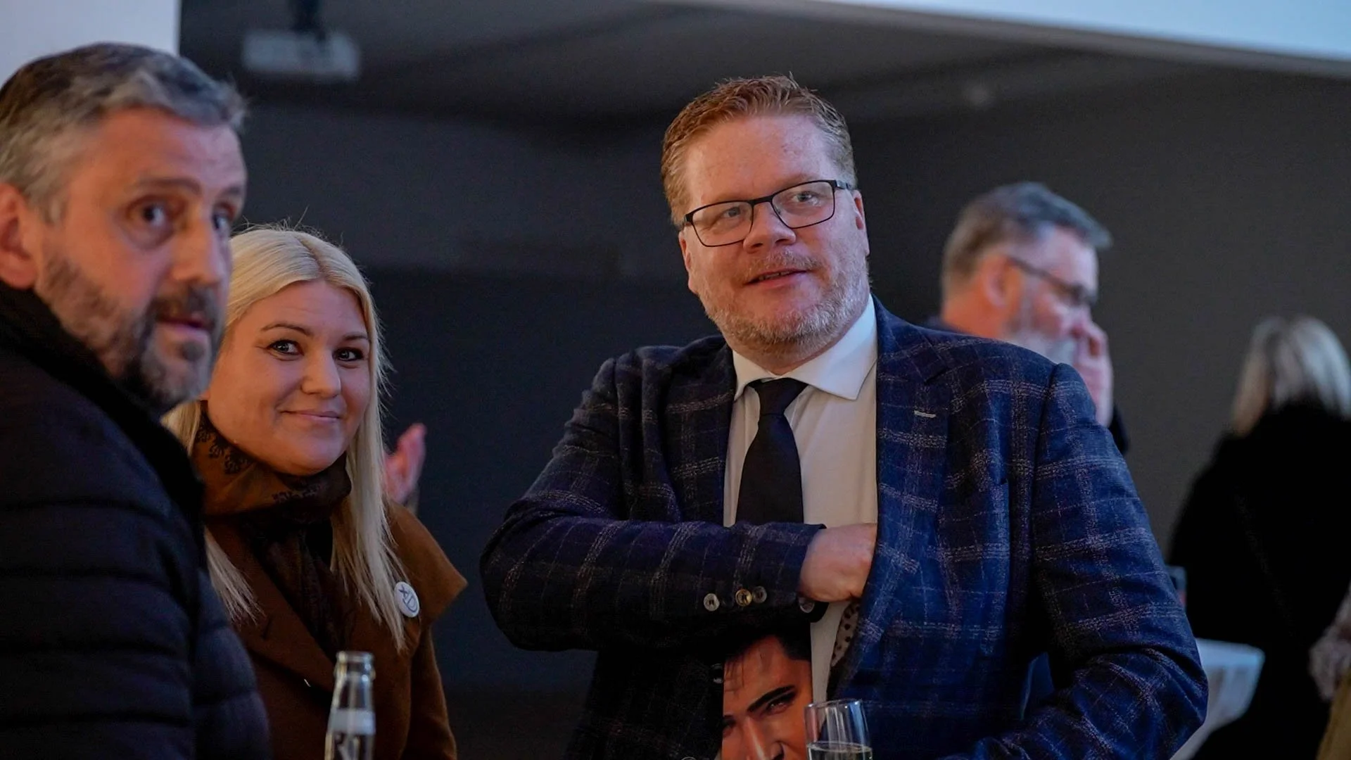 Klipp wide.00_01_29_08.Still012.jpg