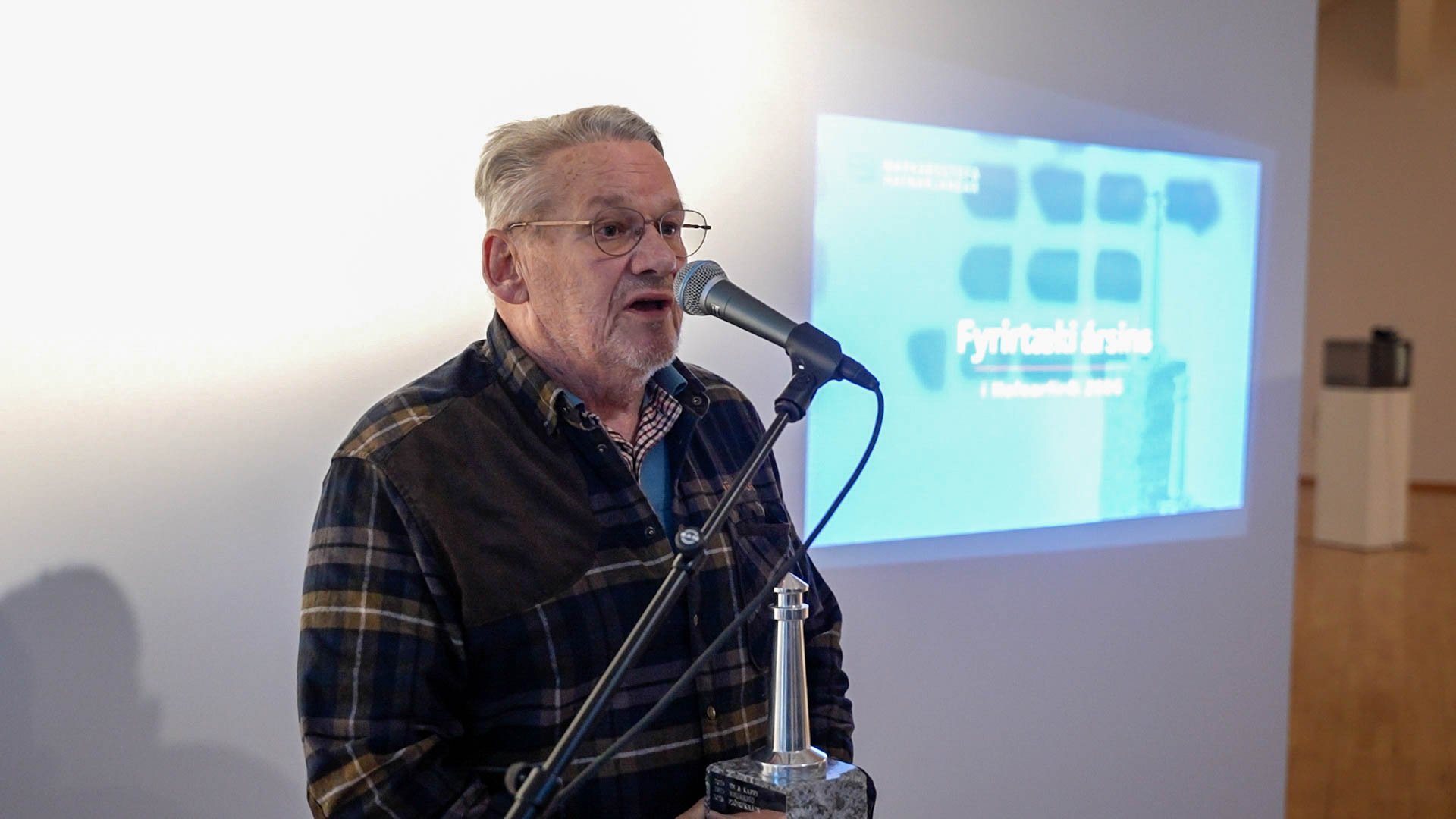 Klipp wide.00_03_58_48.Still027.jpg