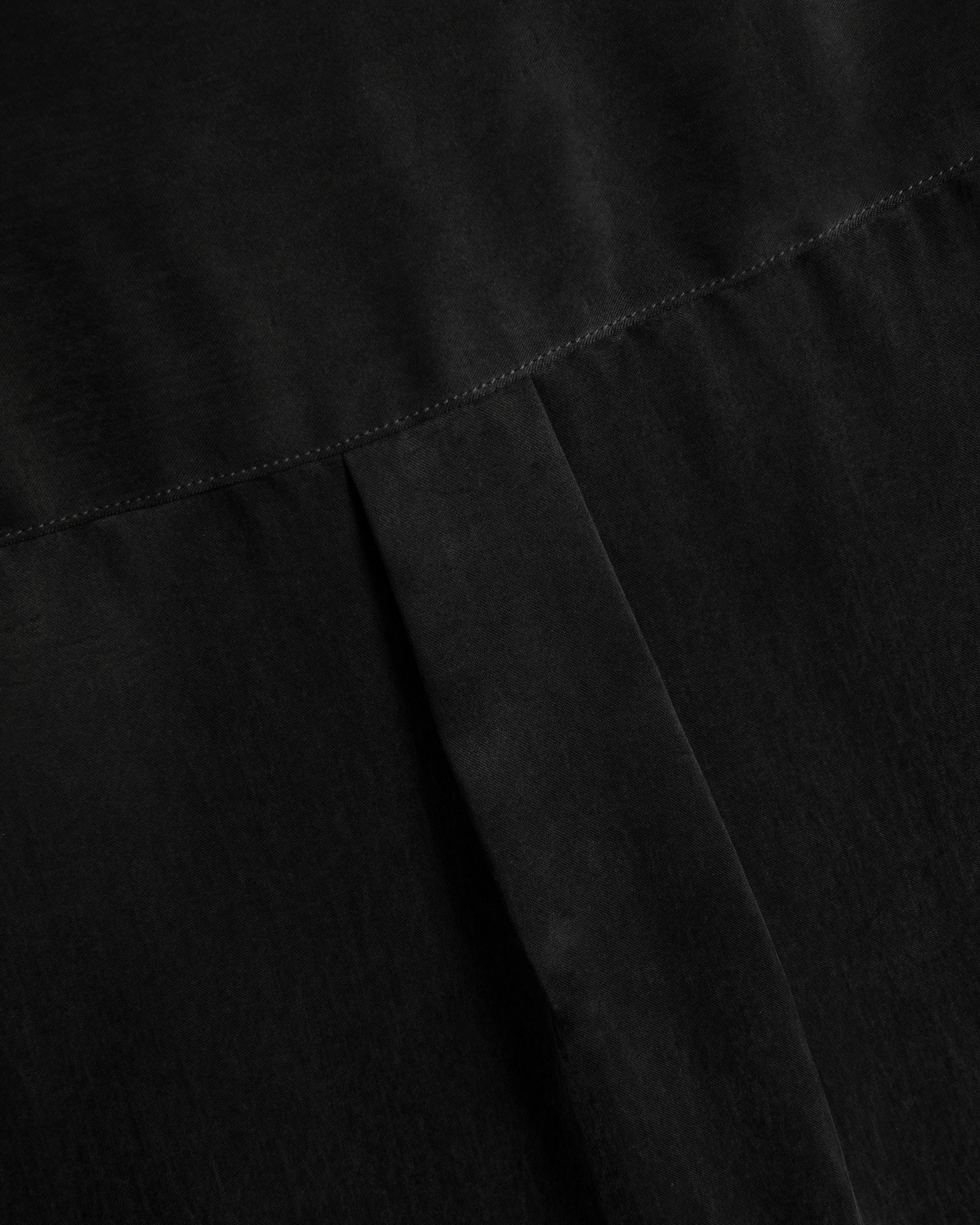 Q2ZAC_BLACK_DETAIL 2.PNG