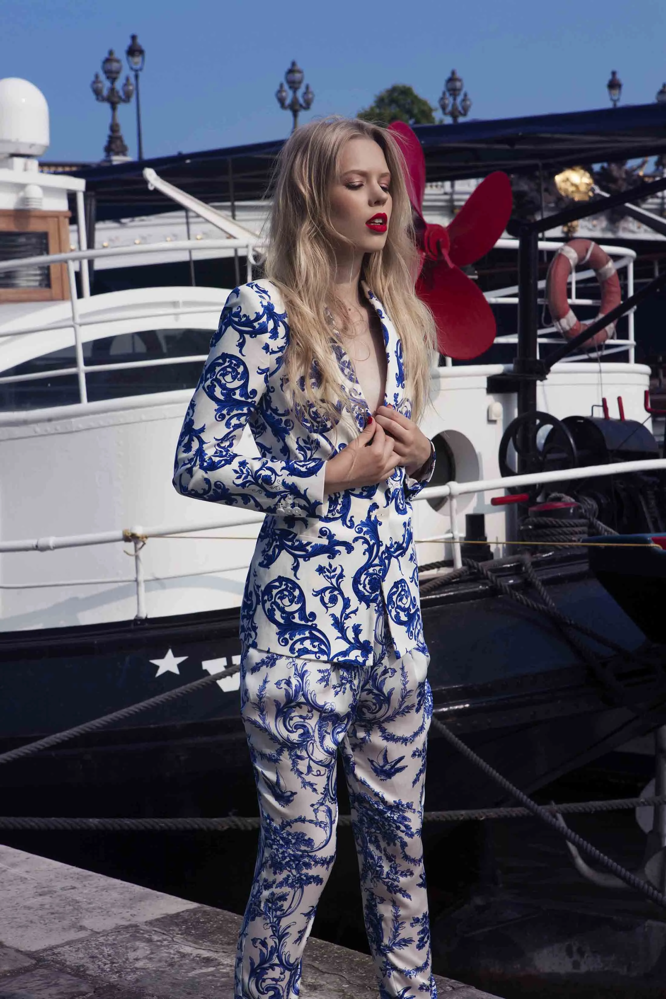 HOLY CHIC_0002.jpg