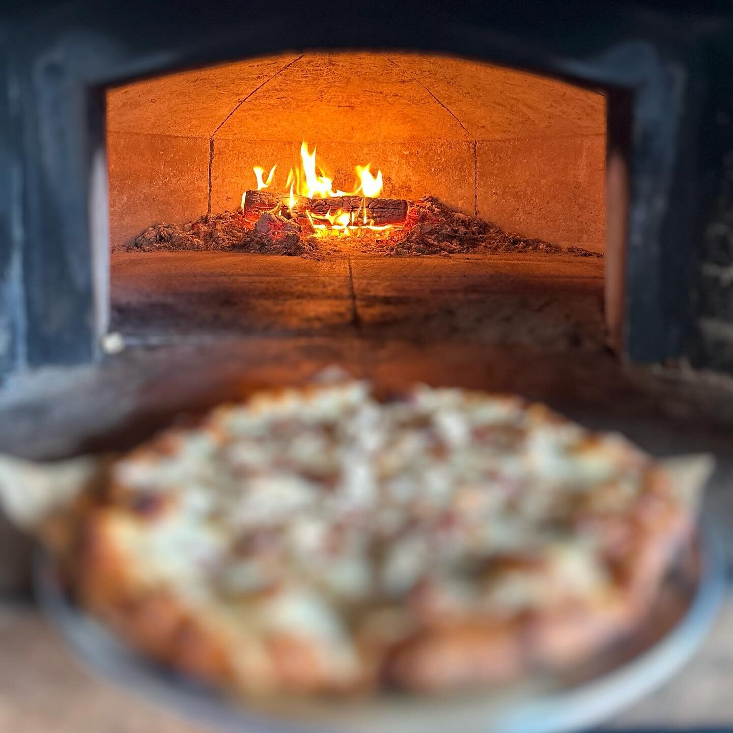Guess who&rsquo;s back, back again? 🐔🥓☑️ 

All of our secret menu items are available on Slice now 🤫 LINK IN BIO 🔗

#shadrachsfieryfurnace #pizza #personalpies #madetoorder #custom #brickoven #familyowned #local #girlboss #under30 #woodfired #cen