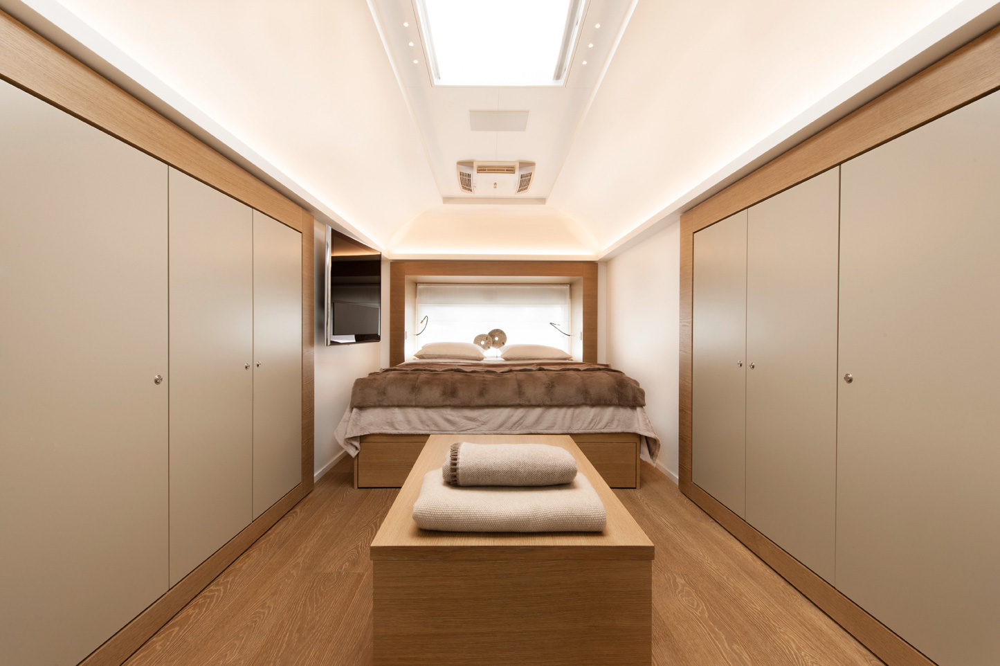 691_iria_degen_interiors_artist_caravan4.jpg