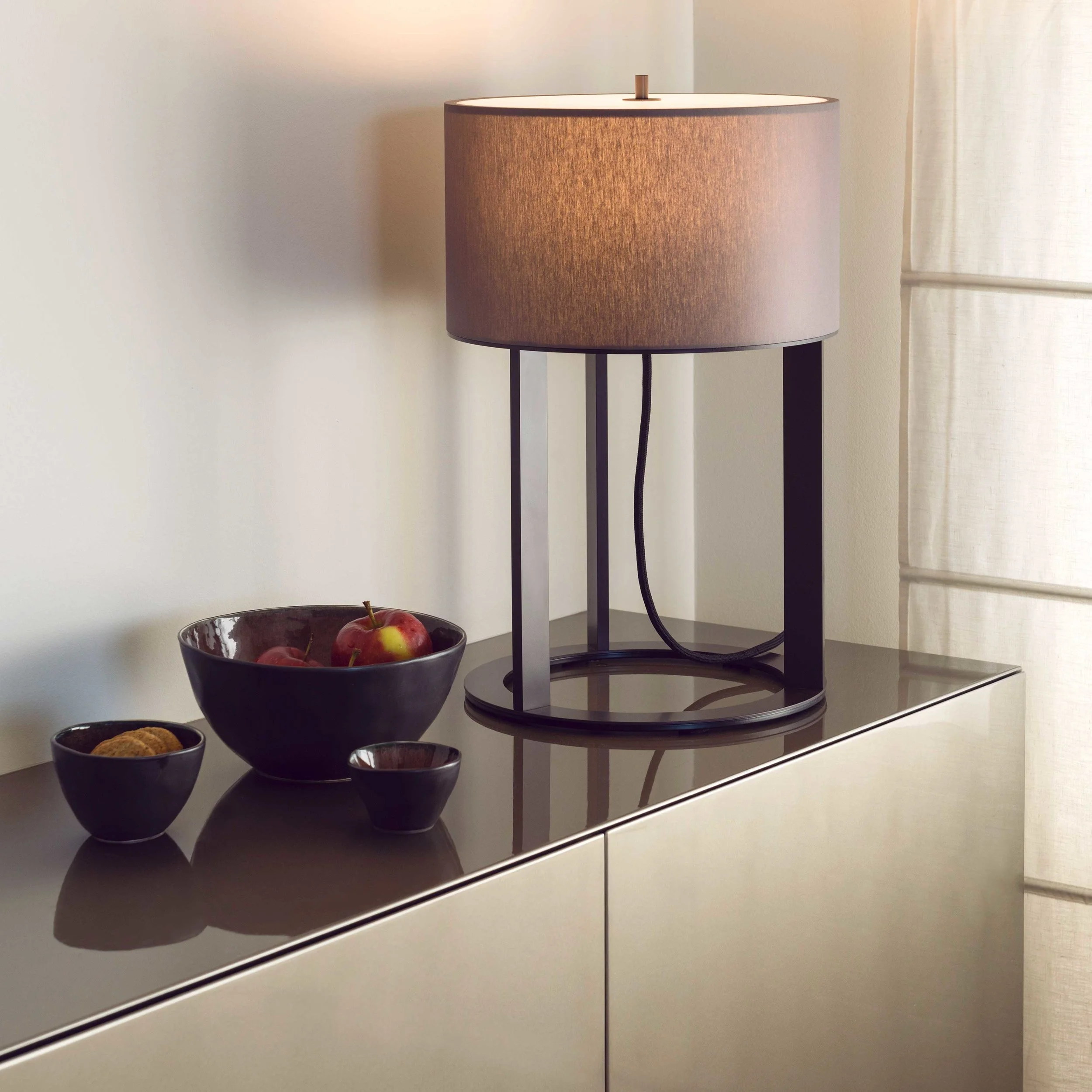 LOE_table_lamp-by-Iria-Degen-Baulmann-Leuchten_01.jpg