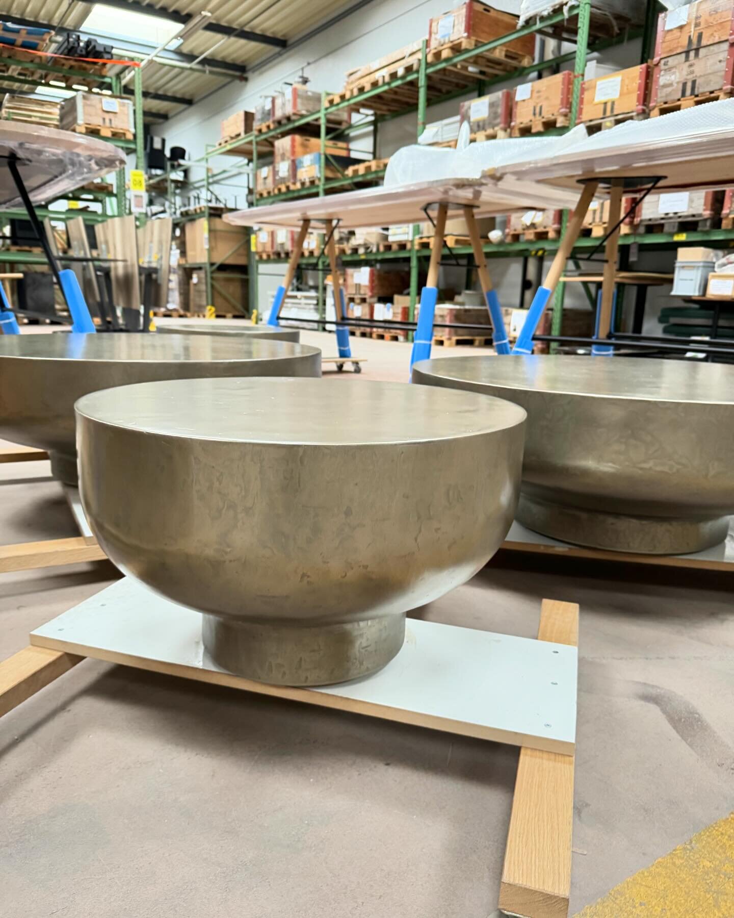 ID Collection : 1st Series of our CUP &amp; BOWL low tables&hellip; for an entrance lobby #iriadegen #furniture #design #collection #iriadegeninteriors #cup #bowl #lowtable #swissdesign #interiordesign #first #serie #customized #lobbyfurniture #metal