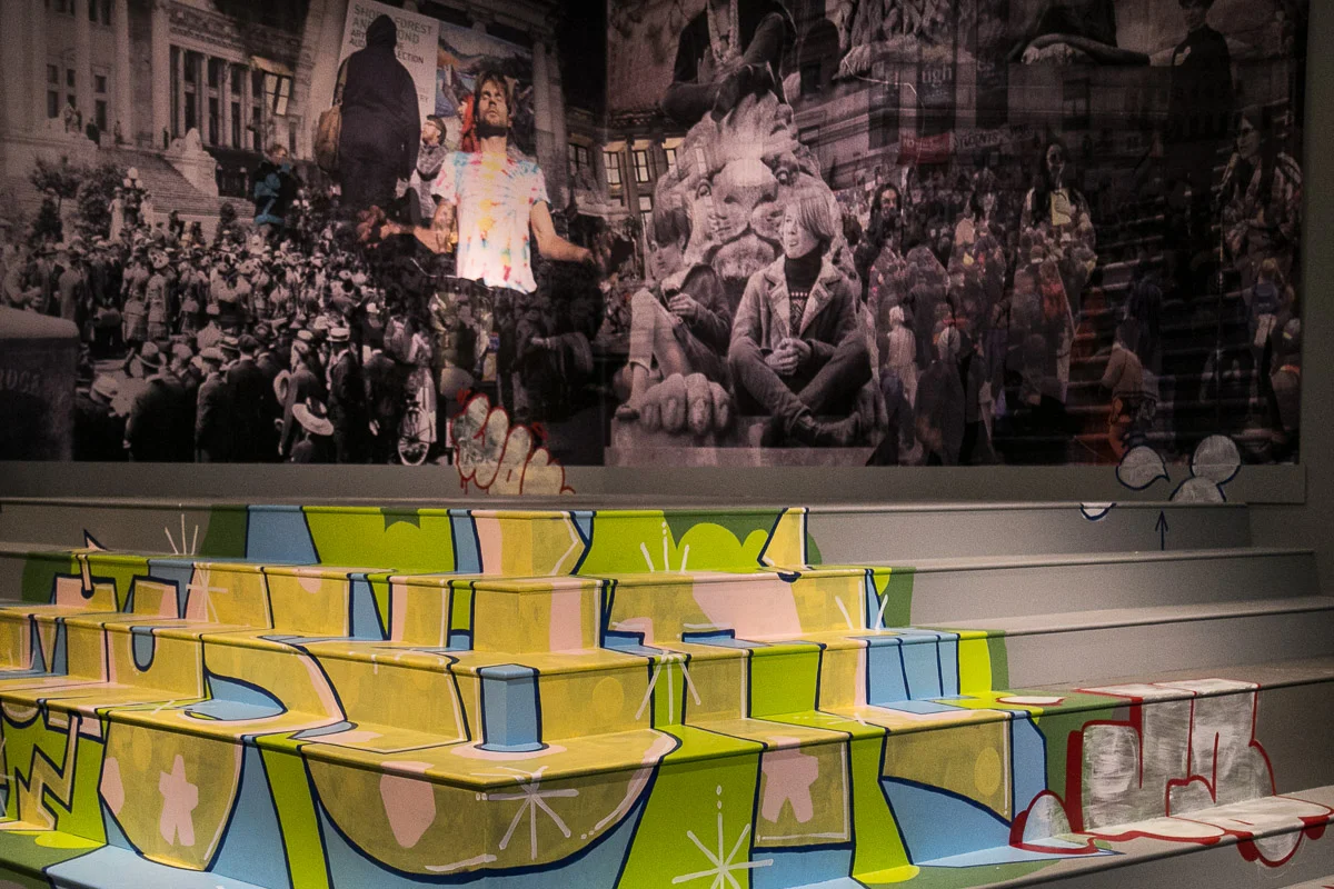 Stefan Sagmeister-The Happy Show_1.jpg