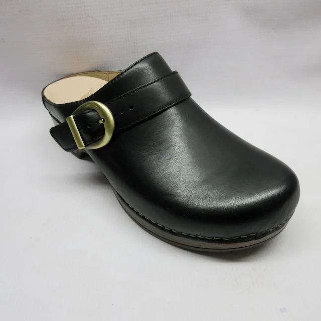 Dansko Shoes Women Baylor in Black.jpeg