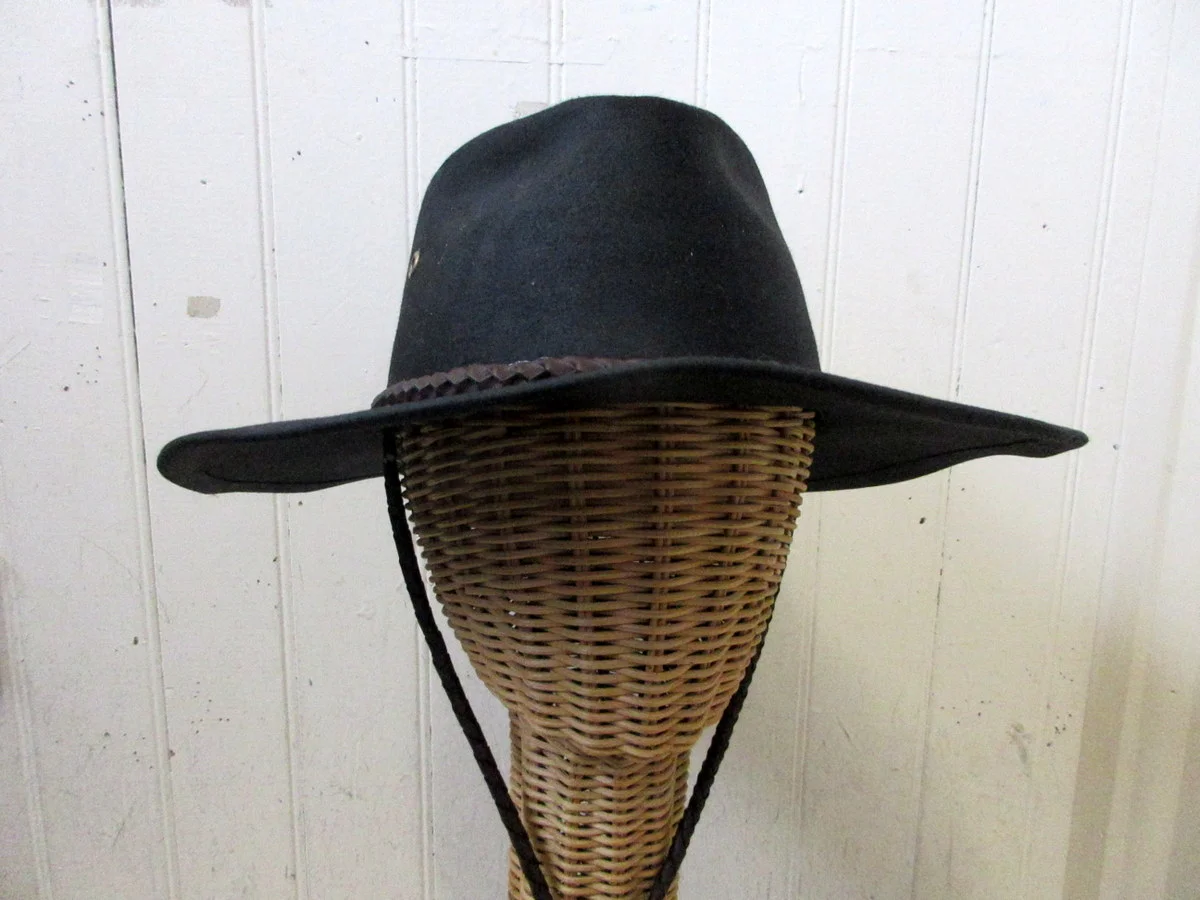 outback-hat-oilskin-grizzly-black.JPG