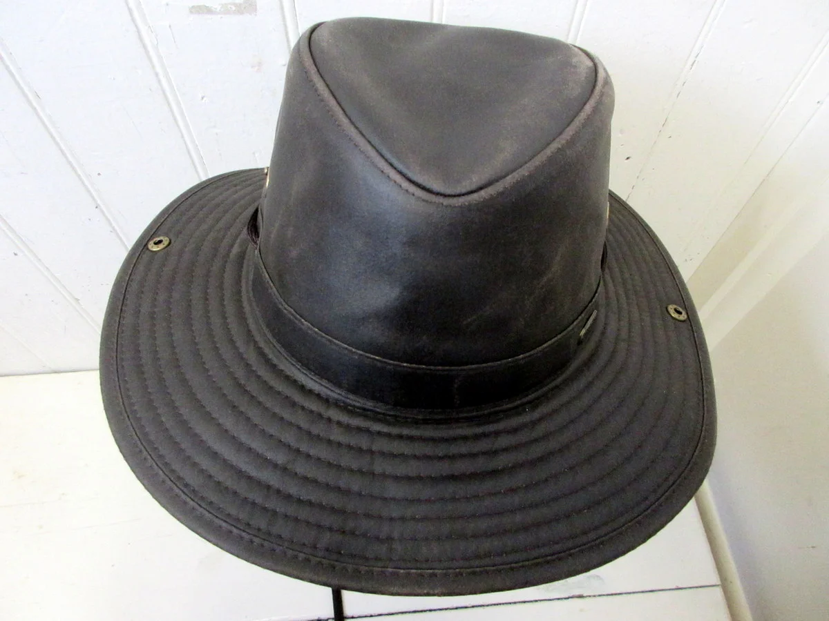 outback-hat-oilskin-holly-hill-brown-top.JPG