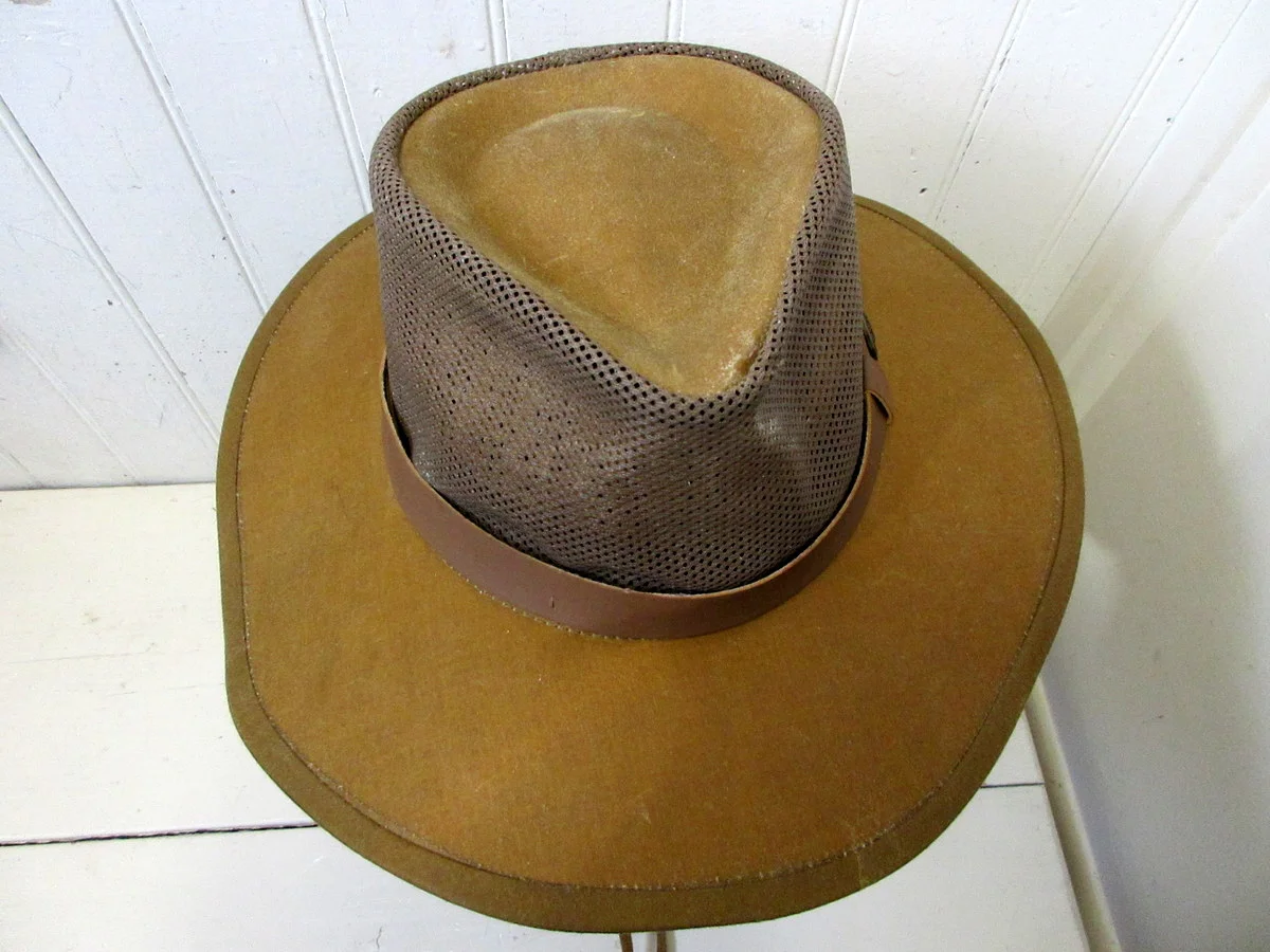 outback-hat-oilskin-kodiak-mesh-field-tan-top.JPG