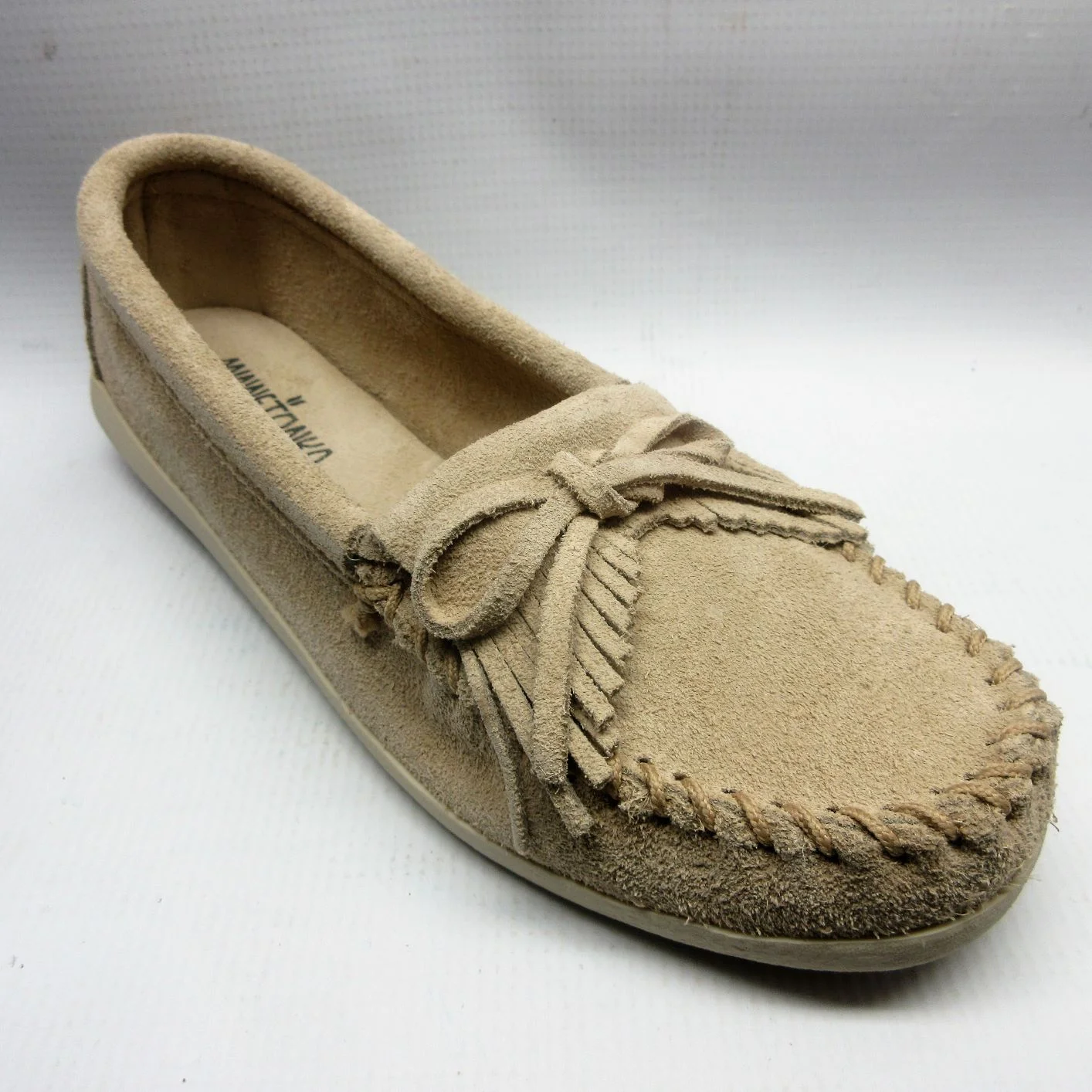 Minnetonka Shoes Women Newport Moccasin in Stone