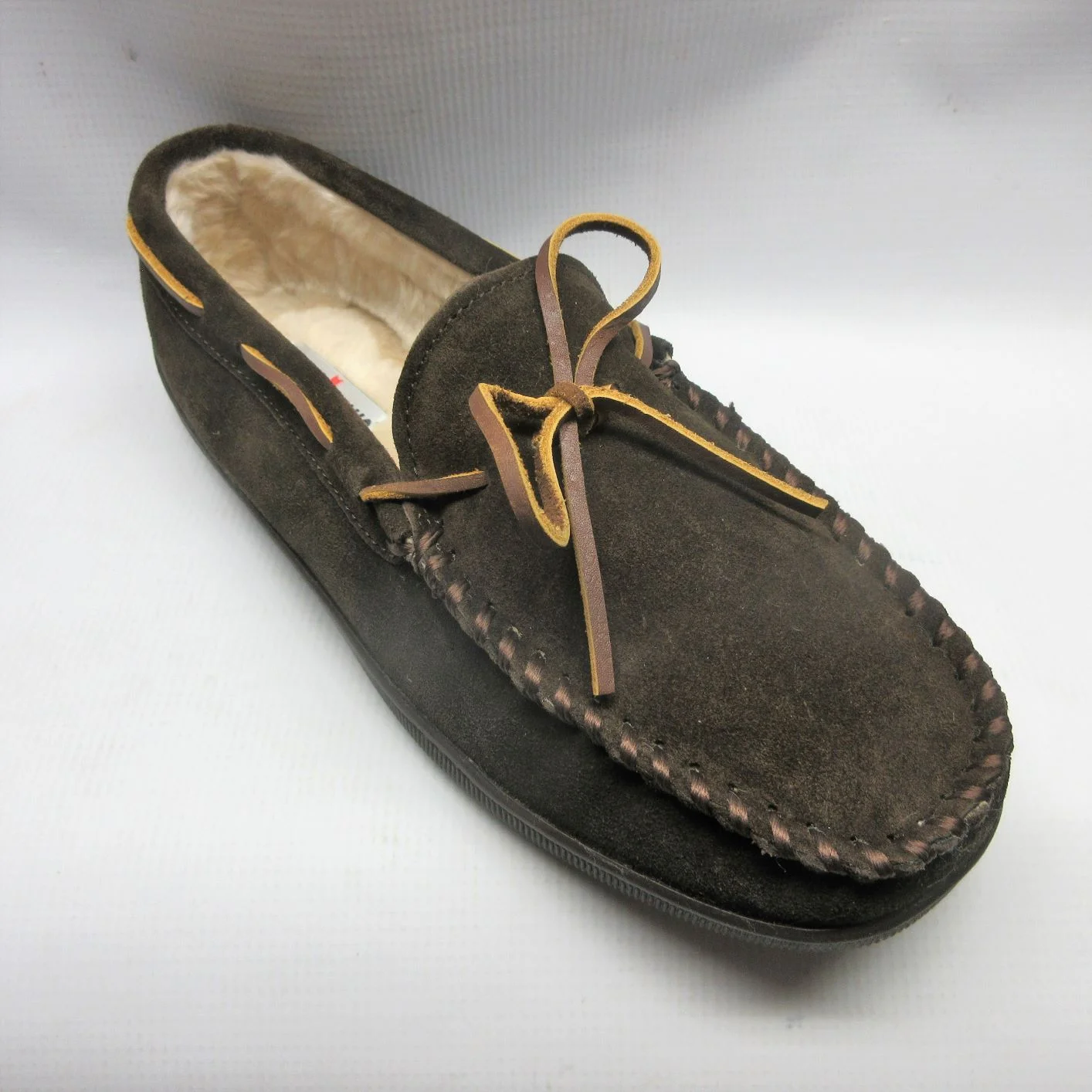 minnetonka-slippers-men-pile-lined-hardsole-chocolate-size-11.JPG