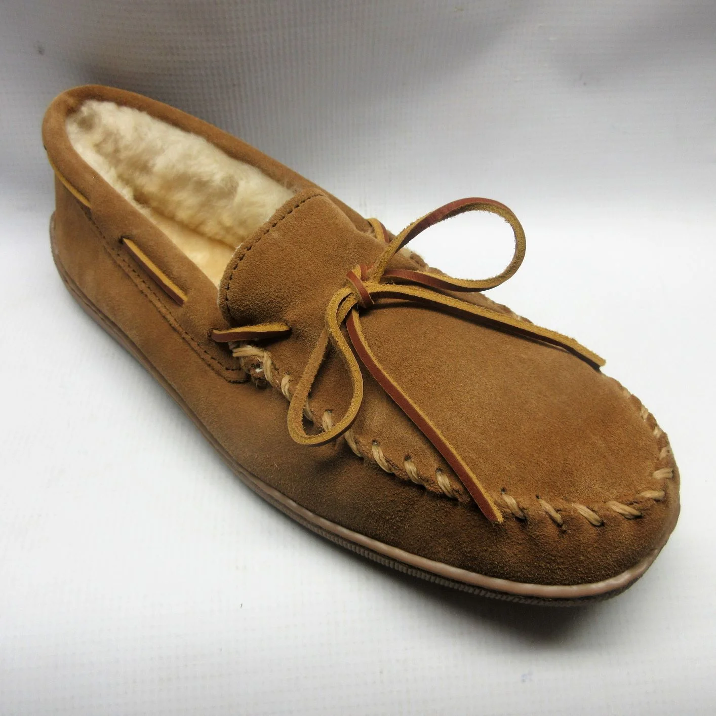 minnetonka-slippers-men-sheepskin-hardsole-tan-size-11.JPG