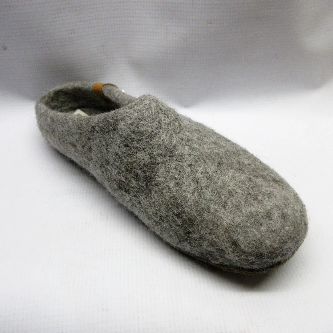 baabushka-slippers-unisex-wool-felt-light-grey.JPG