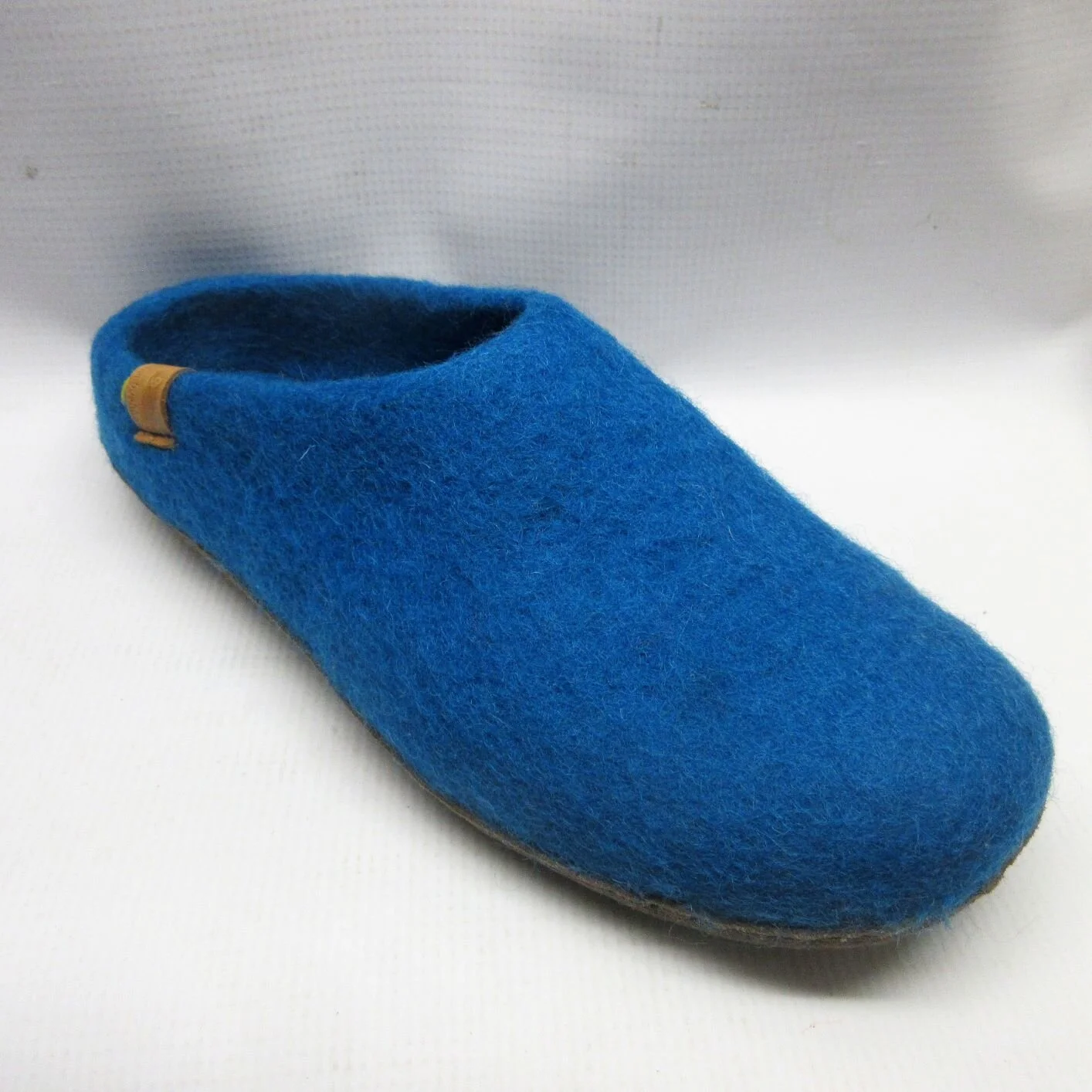 baabushka-slippers-unisex-wool-felt-light-blue.JPG