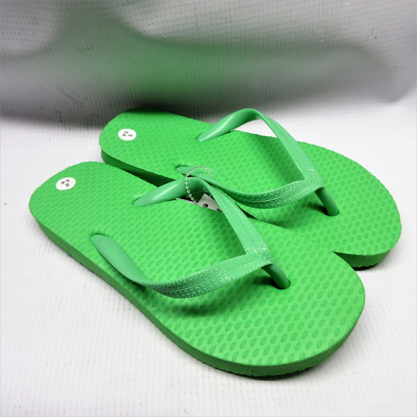 big-box-sandals-children-flip-flops-lime.JPG
