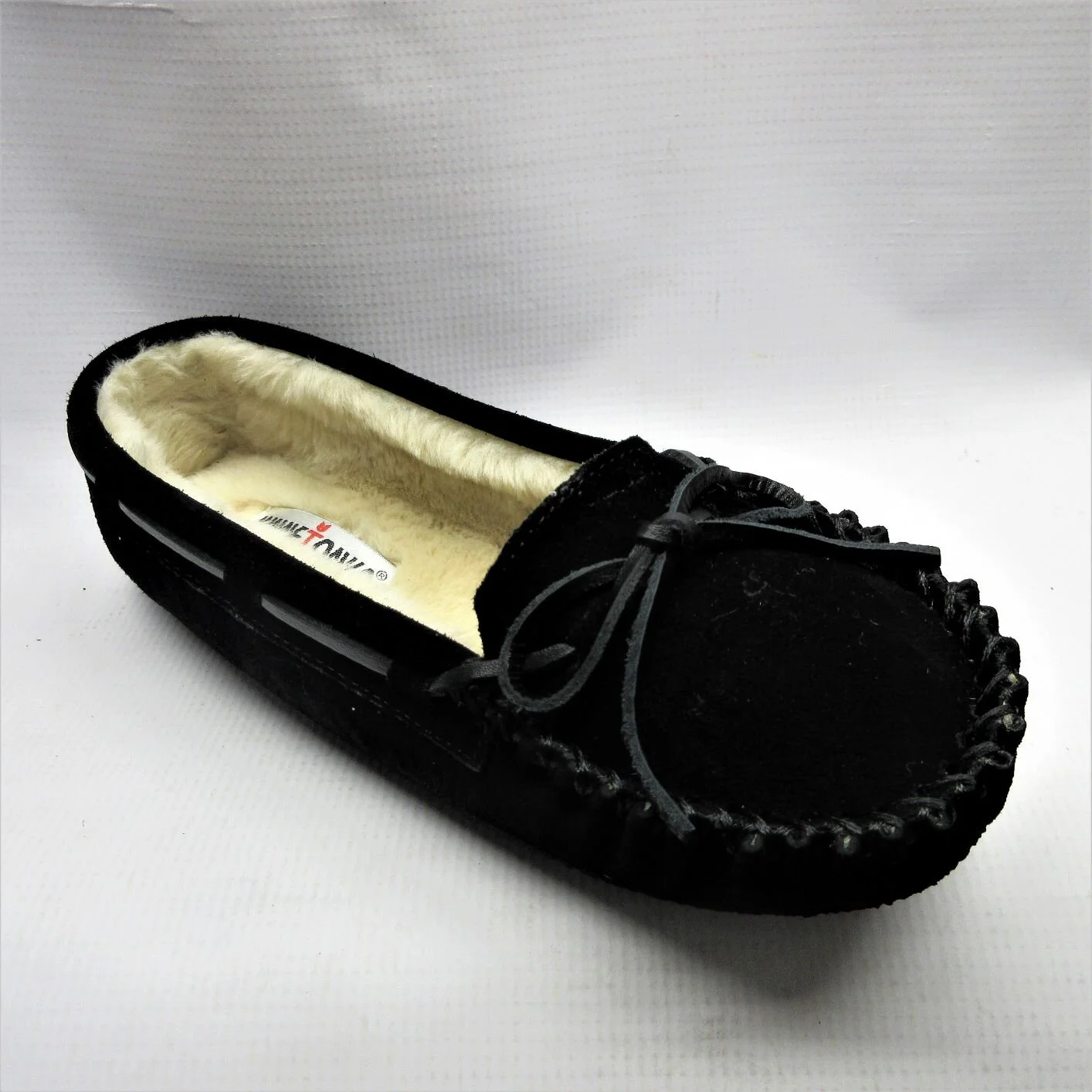 minnetonka-slippers-women-cally-black-size-9.JPG
