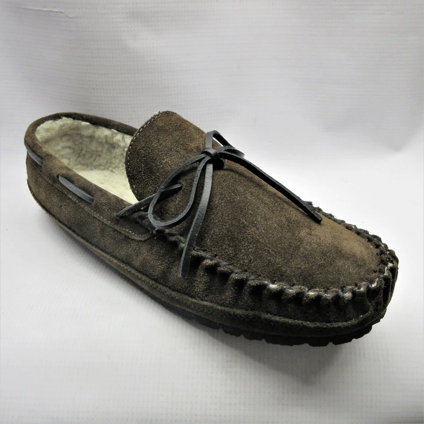 minnetonka-slippers-men-casey-chocolate.JPG