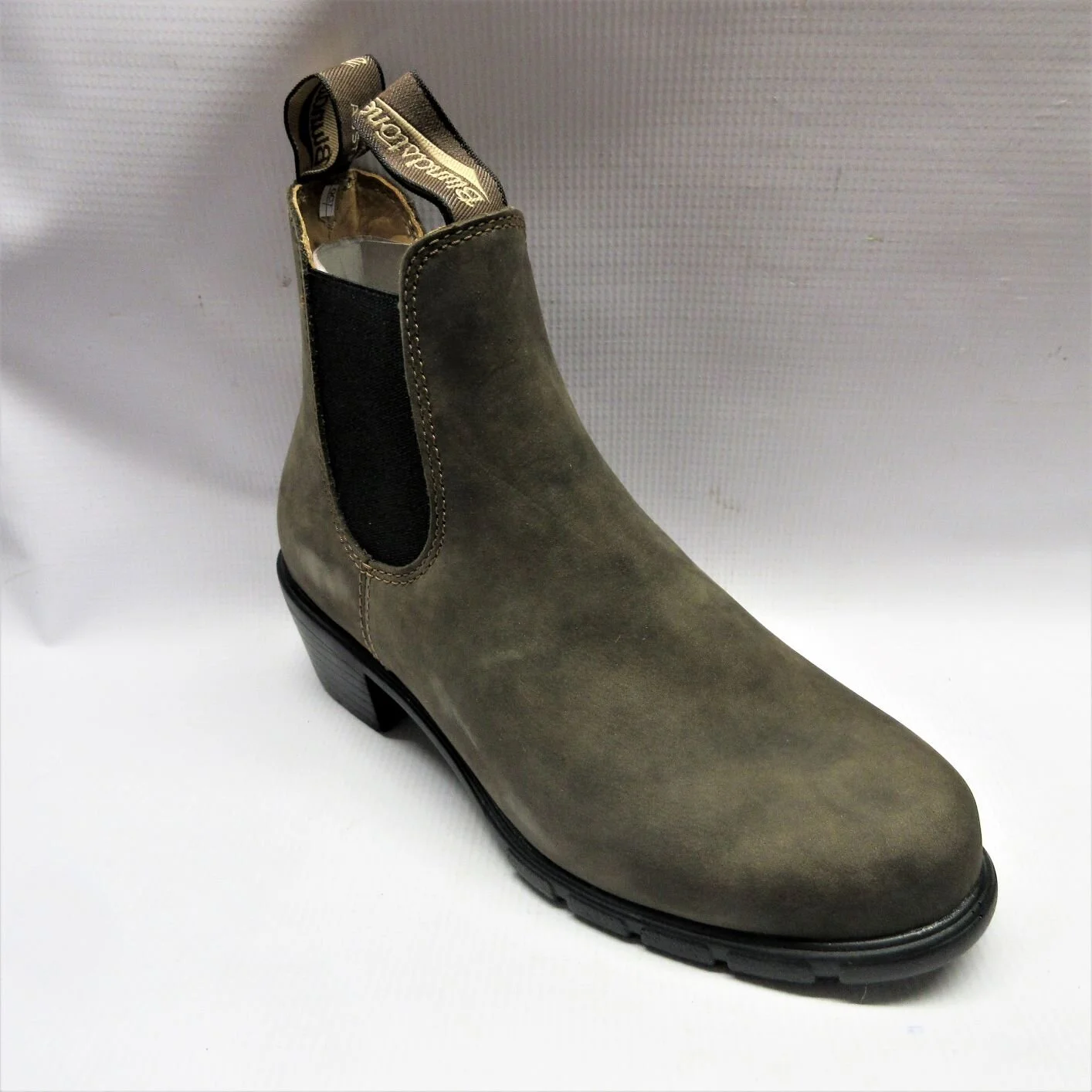 blundstone-boots-women-1677-heeled-rustic.JPG