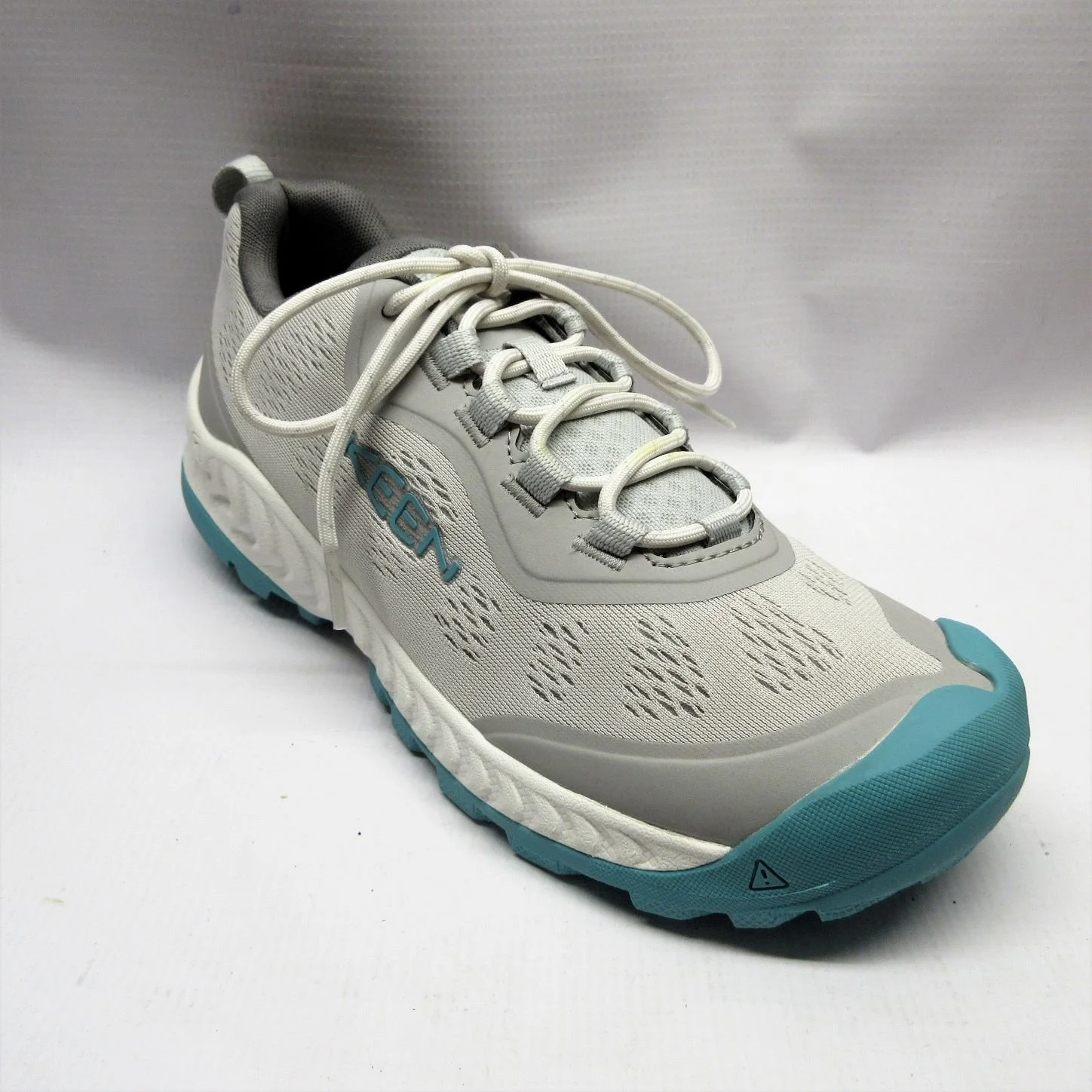 Keen Shoes Women Nixis Speed in Vapor.JPG