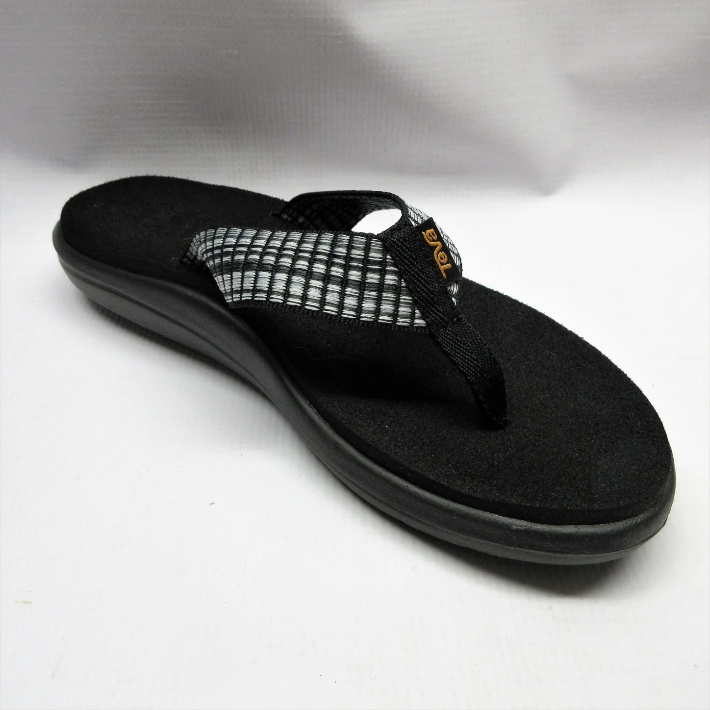 Teva Sandals Women Voya Flip in Bar White.JPG