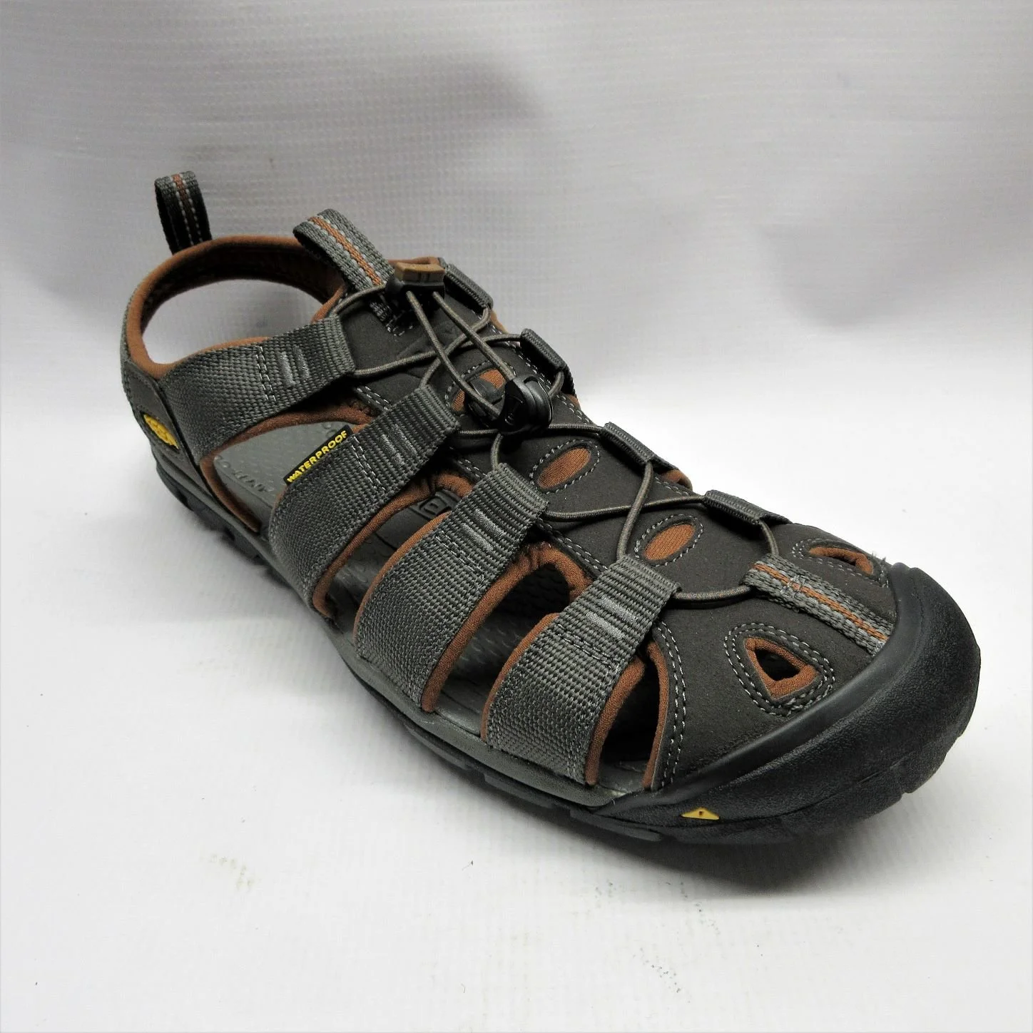 Keen Sandals Men Clearwater CNX in Raven.JPG