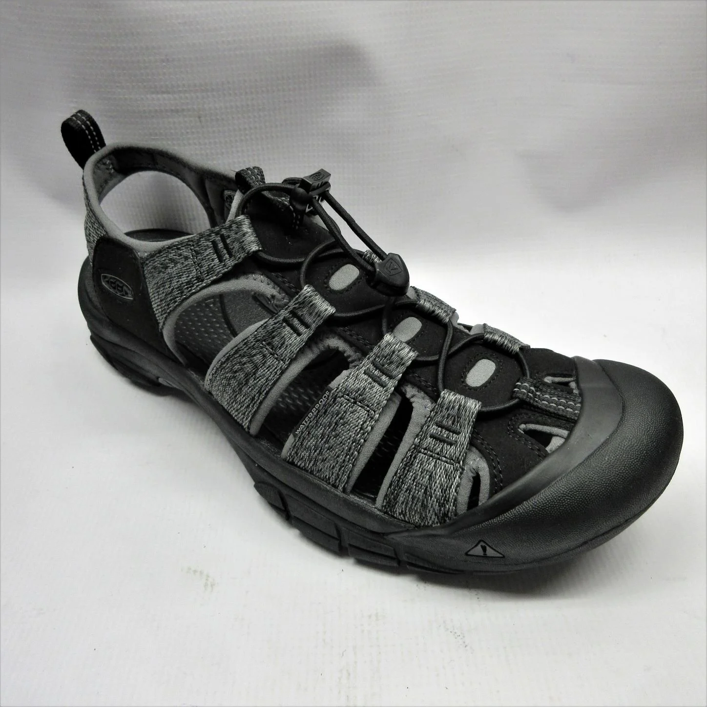 Keen Sandals Men Newport H2 in Black and Steel.JPG