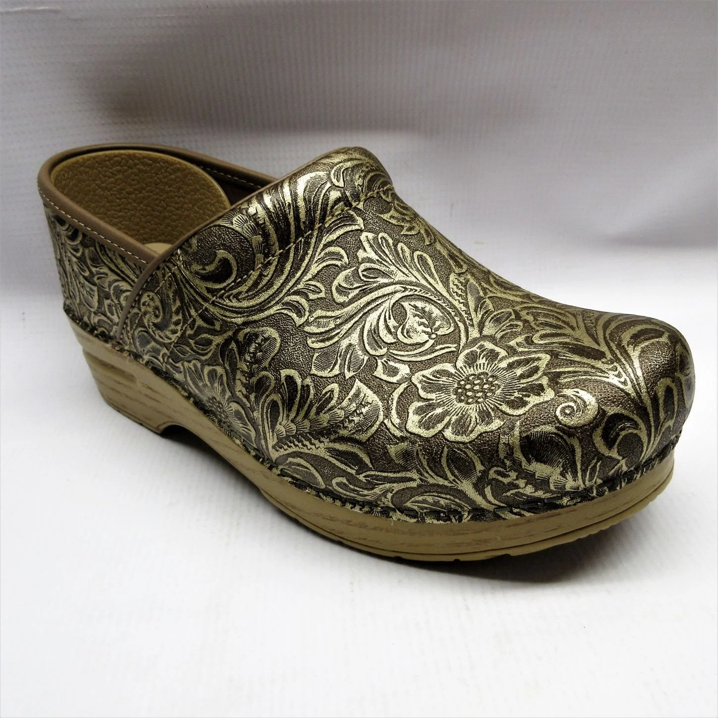 Dansko Shoes Women Professional Tooled in Antique Size 38.JPG