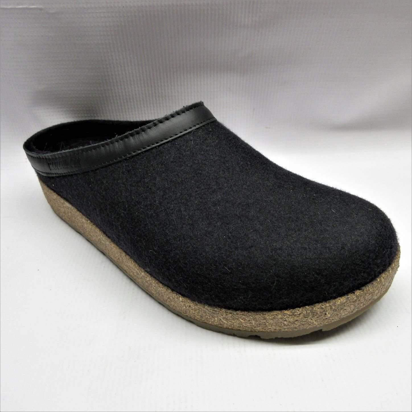 Haflinger Slippers Unisex GZL 44 Grizzly in Black .JPG