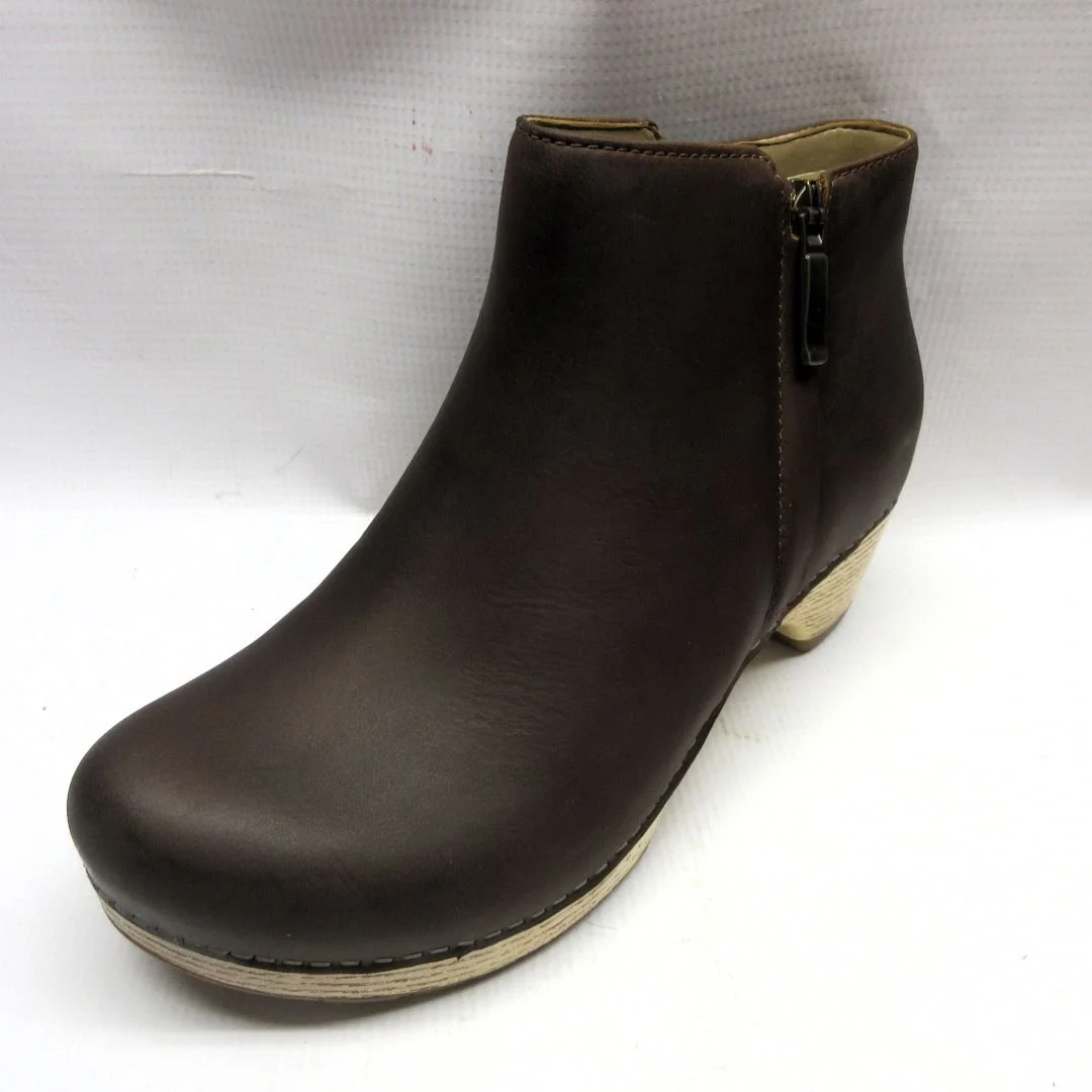 Dansko Boots Women Lizanne in Tan Oil Left.JPG