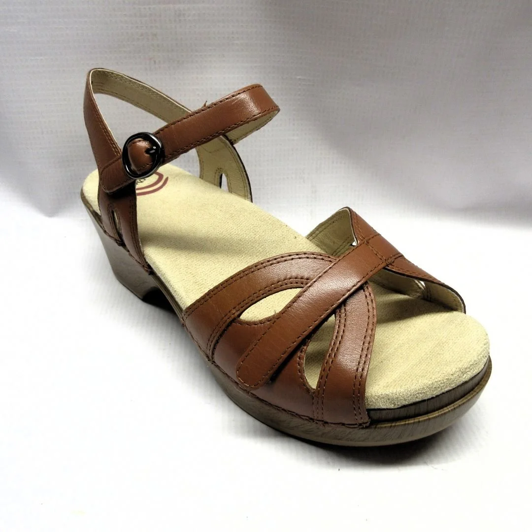 Dansko Sandals Women Season on Camel Size 38.JPG