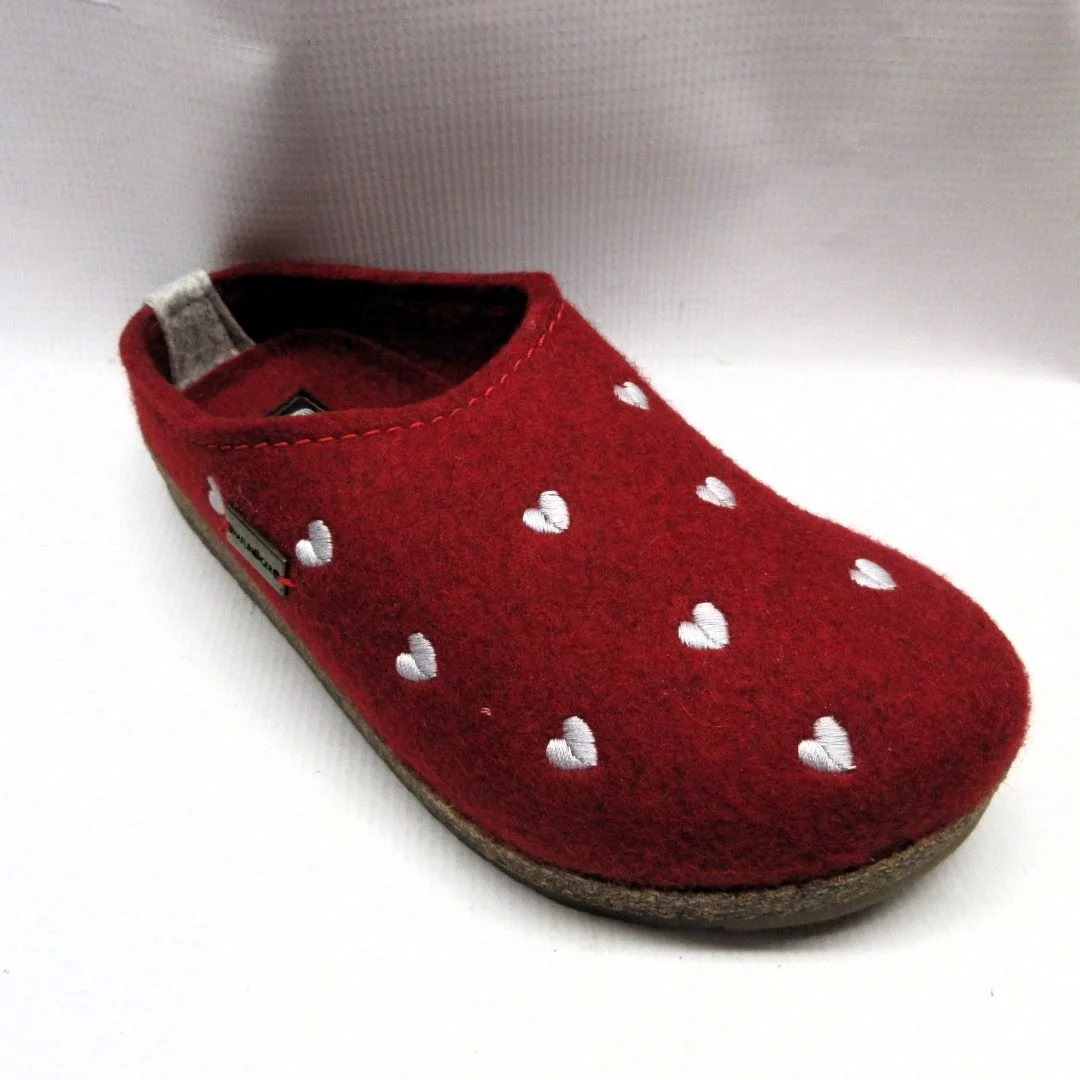 Haflinger Shoes Women Cuoricini in Red.JPG