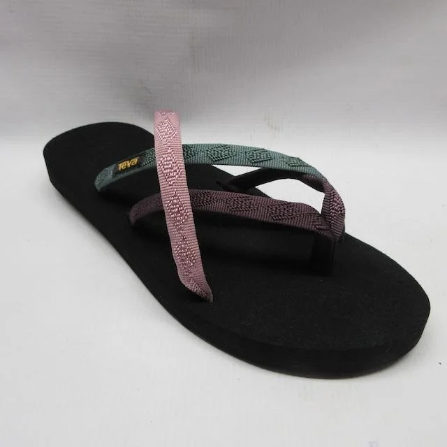 Teva Sandals Women Olowahu in Lilas Multi.jpeg