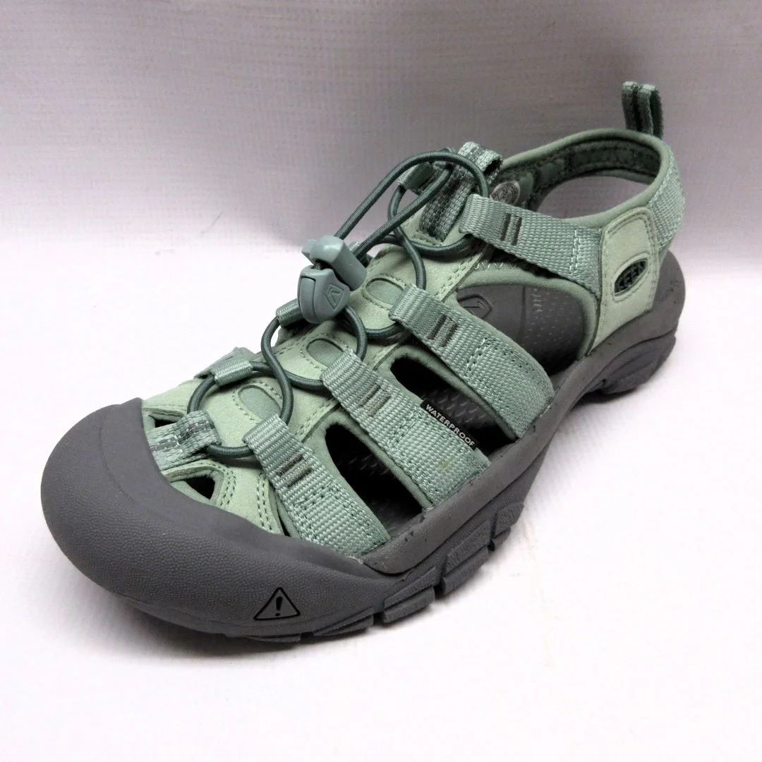 Keen Sandals Women Newport H2 in Green Size 7.5 Left.JPG