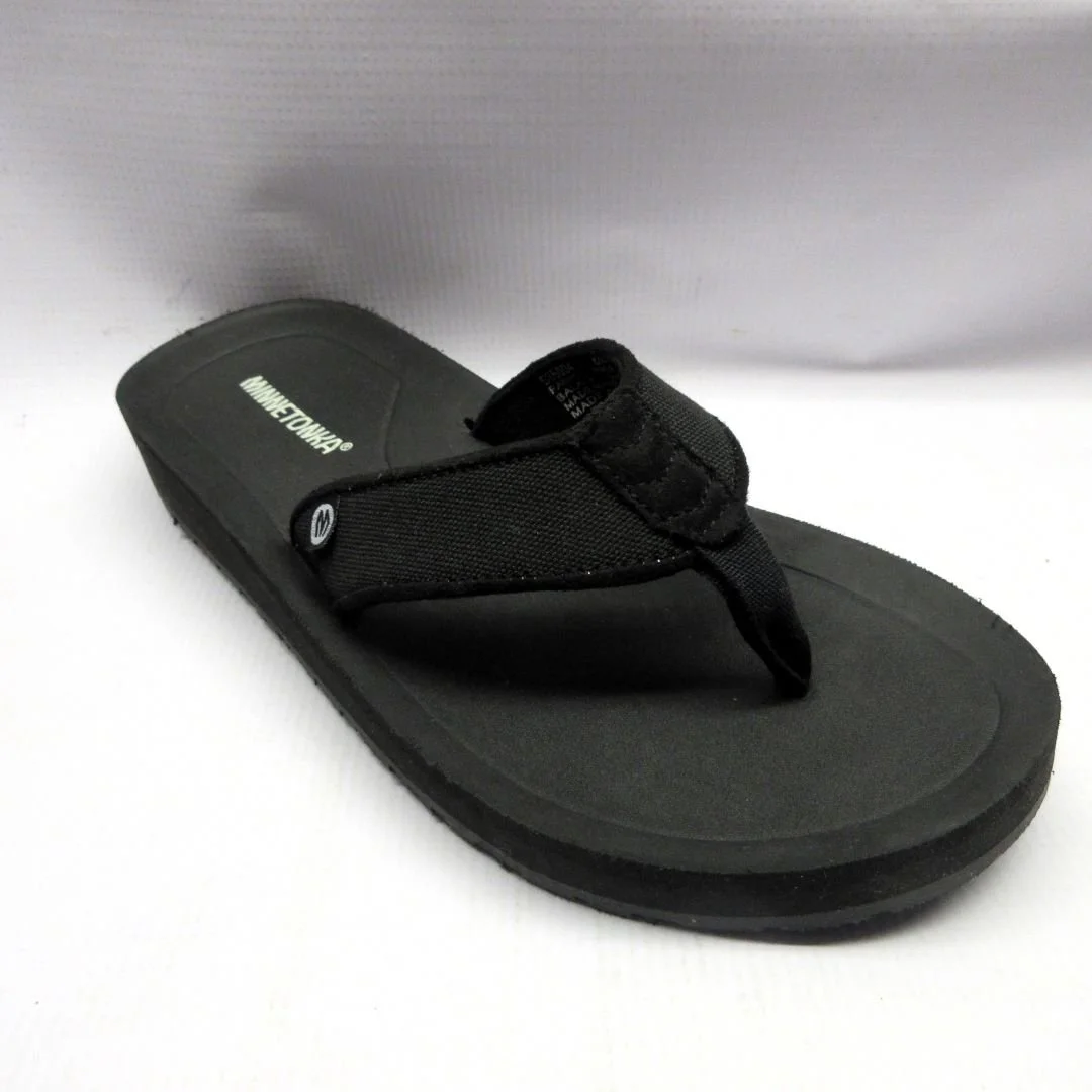 Minnetonka Sandals Women Hedy Flips in Black.JPG