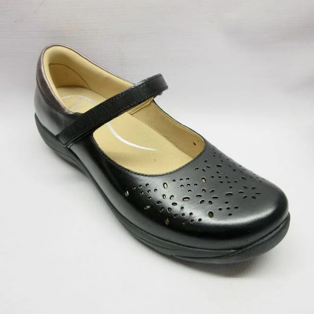 Dansko Shoes Women Stacy in Black.jpeg