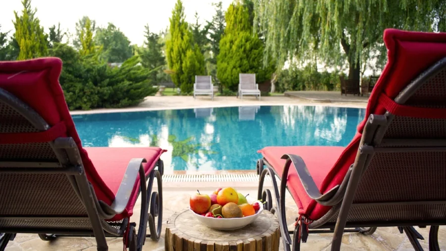 apples-aqua-beach-chairs-459570.jpg