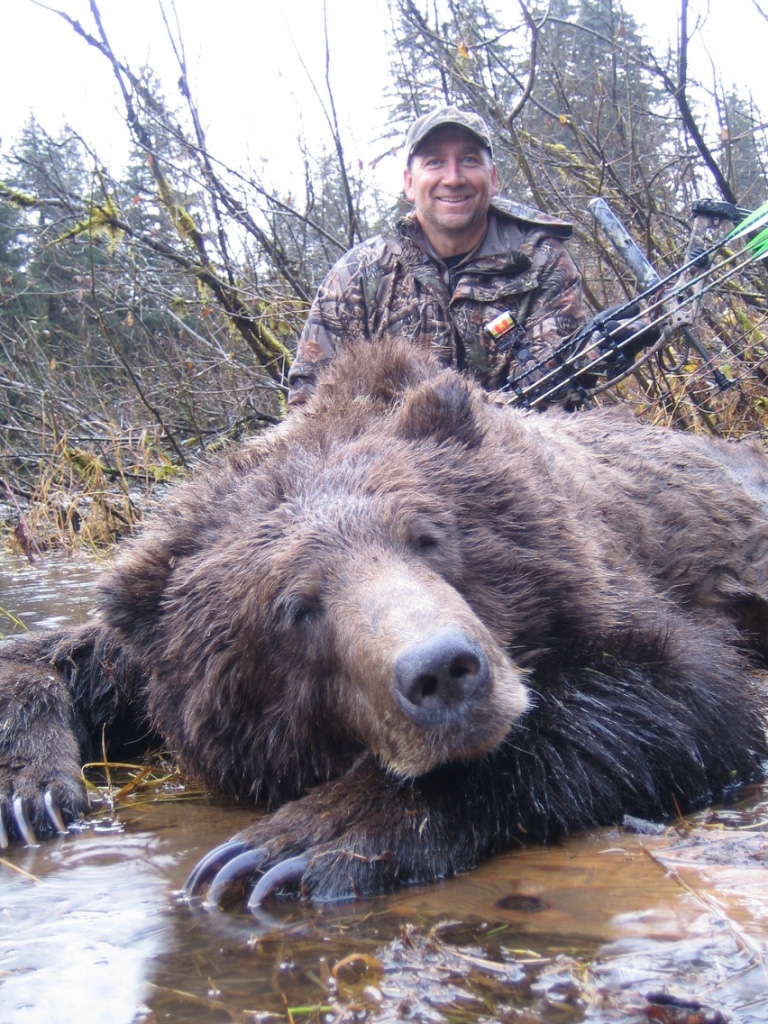 thumb_John Boerboon with bear 2008_1024.jpg