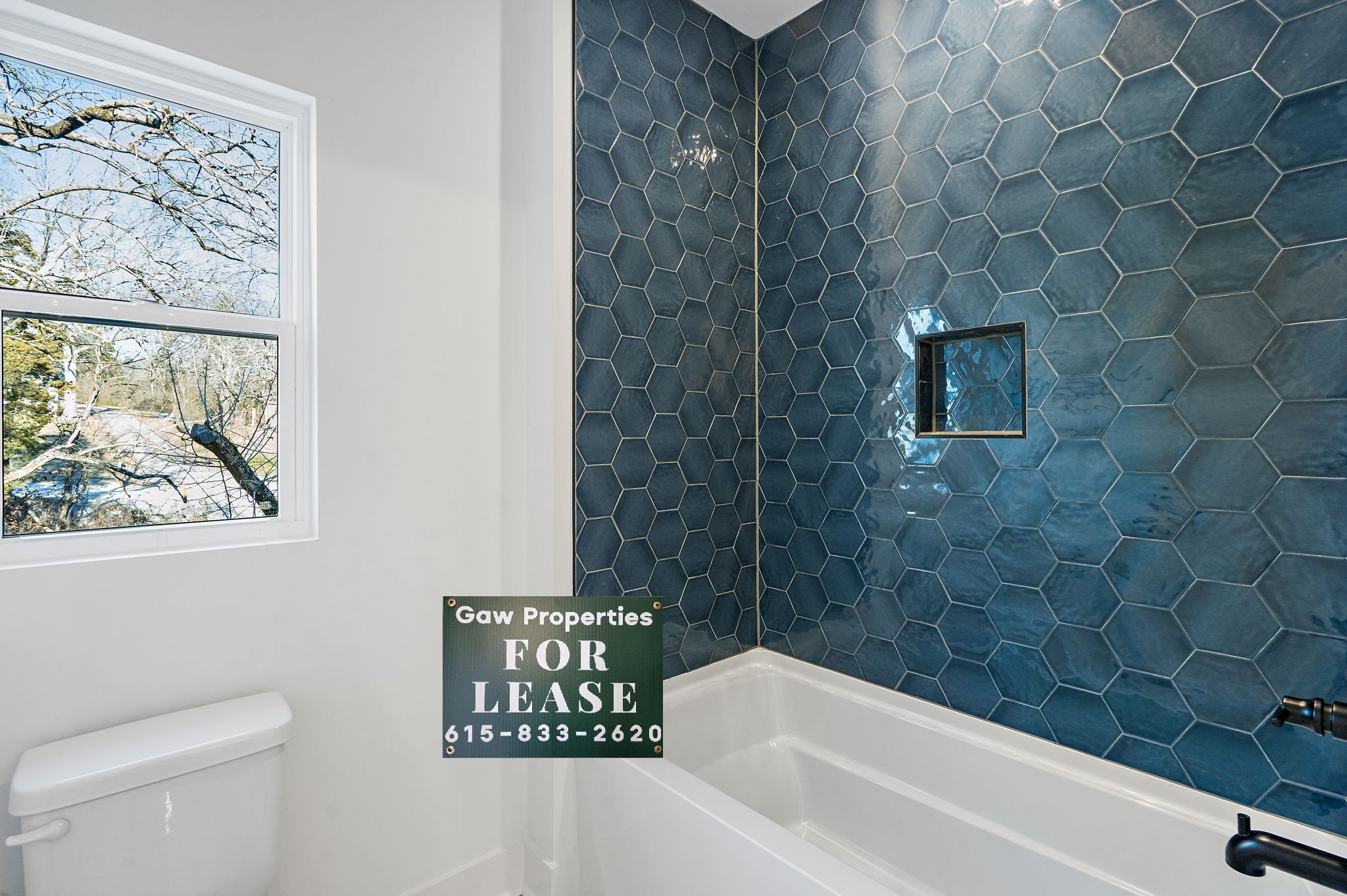 30-Pixel Crew_2117 Courtney Ave 18.jpg