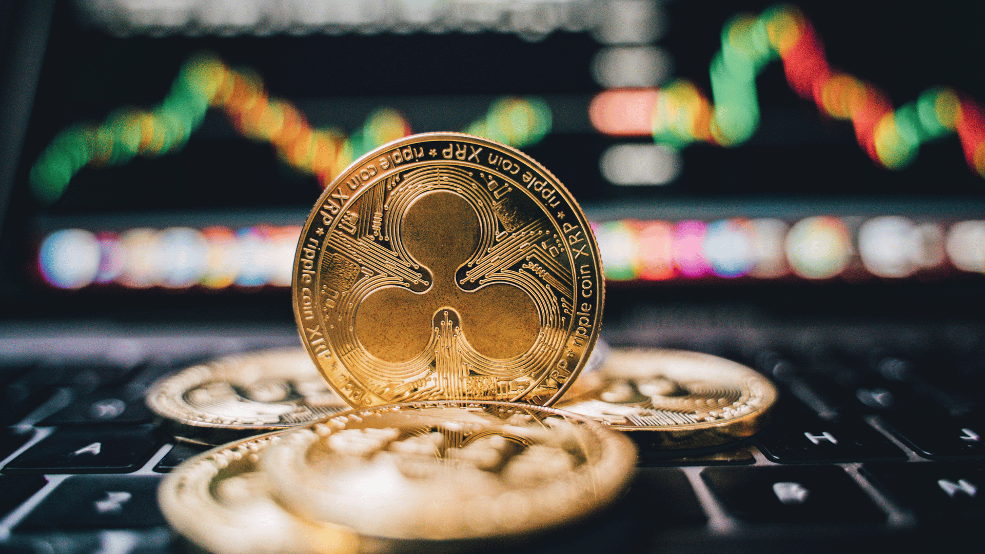 Exploring the Benefits and Risks of Cryptocurrency Investments