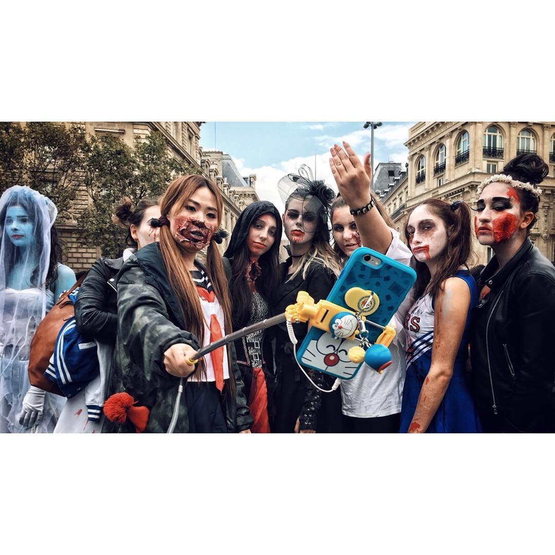 Picture of people who take a #picture 3

#zombie #zombieparade #paris #pariszombiewalk2016 #pariszombiewalk #streetphotography
