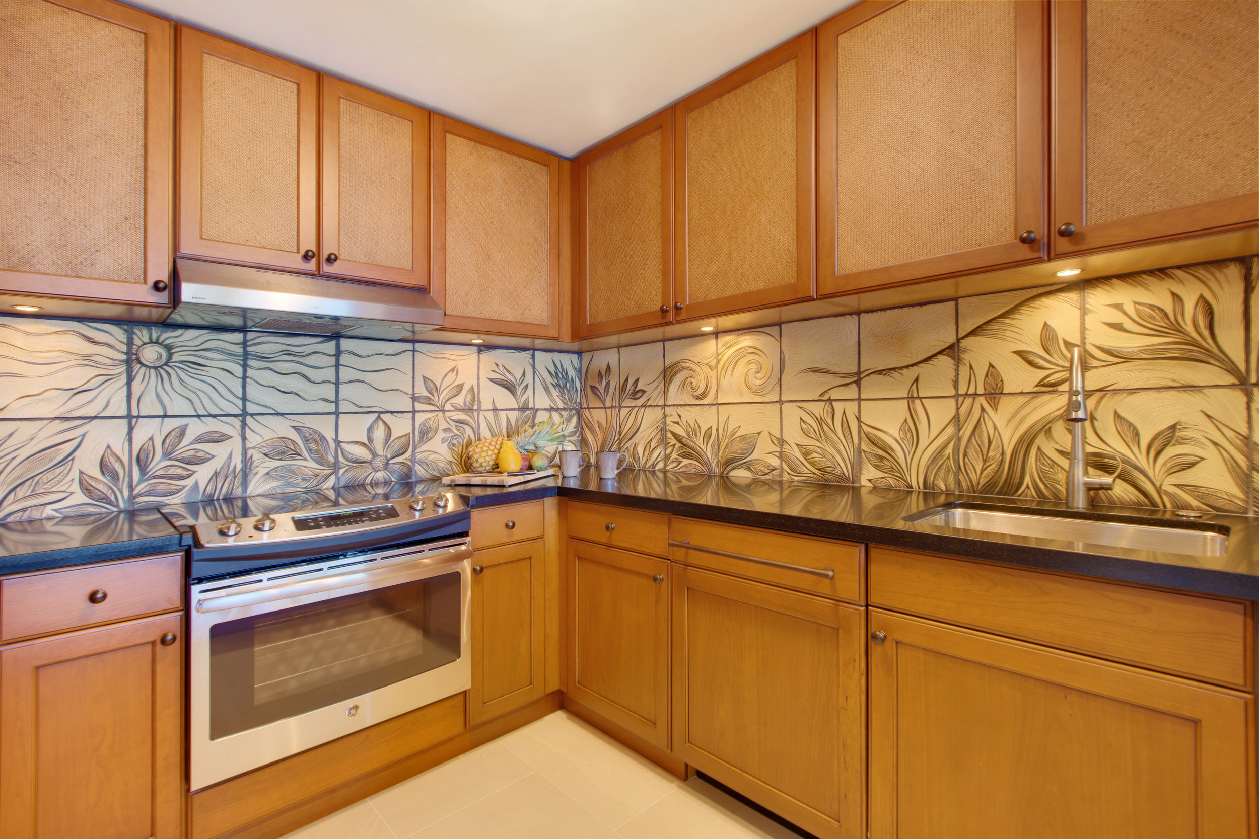  Full Kitchen Botanical Backsplash 