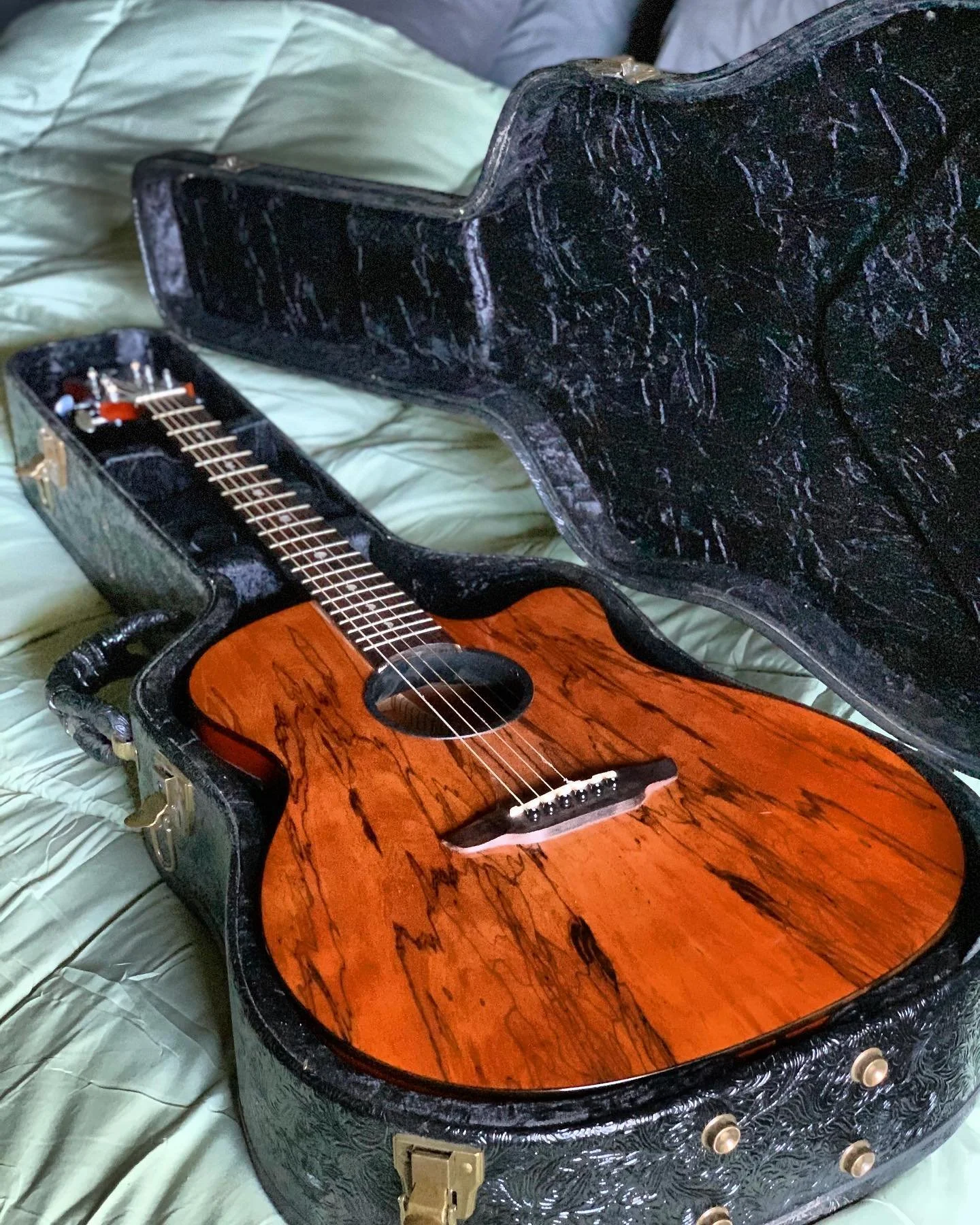 @lunaguitar