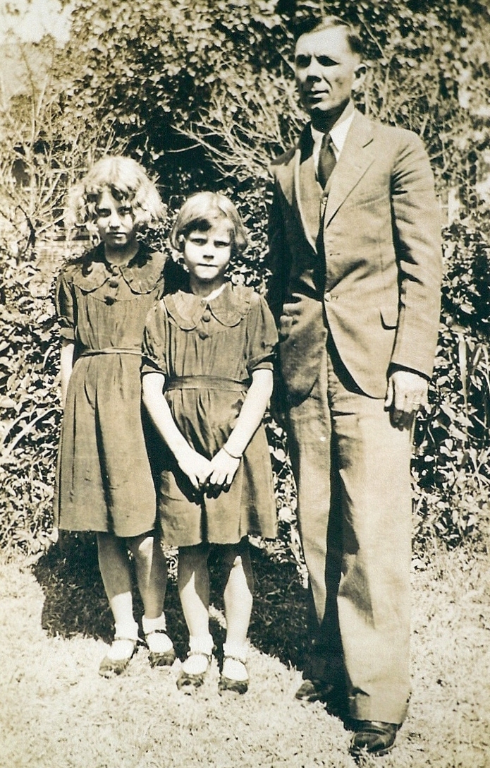 Dorothy, Grace and Max Voigt, Jr. (1).jpg
