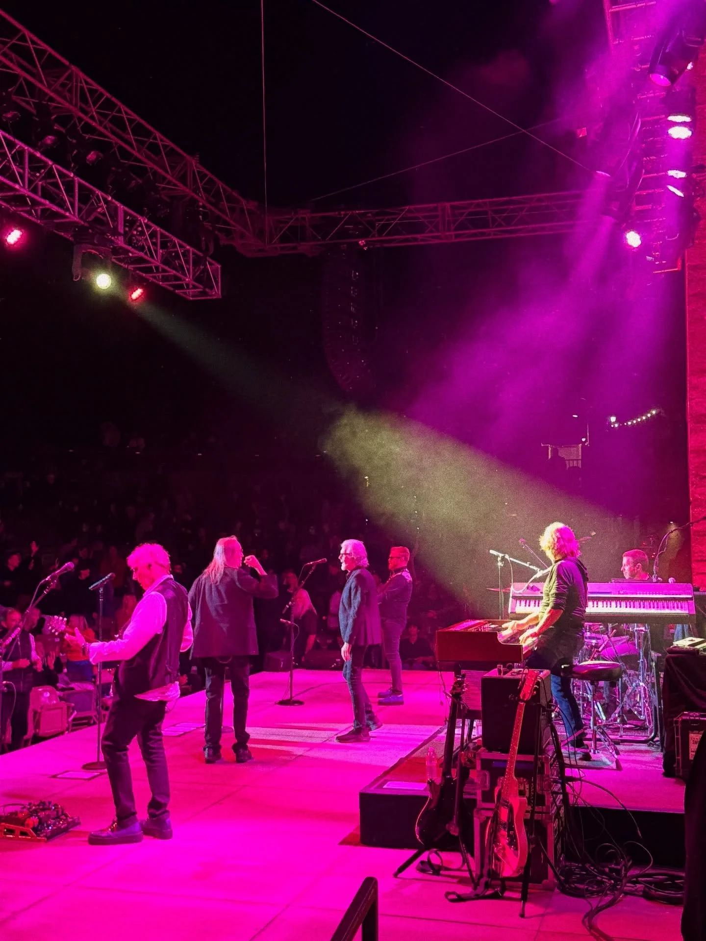 Three Dog Night is back on the road this December after a short Thanksgiving break!  Catch them Friday (Dec 5th) at @bolognapac in Cleveland, MS and Sunday (Dec 7th) at @rutheckerdhall in Clearwater, FL! 

🐶🐶🐶✨Bonus:  Catch Danny Hutton&rsquo;s la