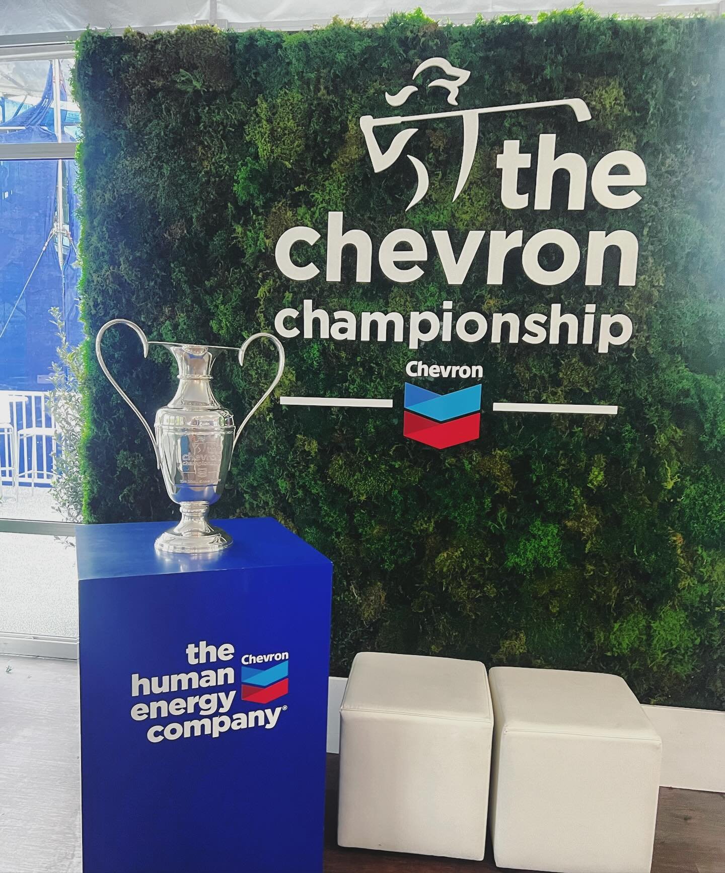 Out at @theclubatcw for the final round of @thechevronchampionship. We can&rsquo;t wait to see who will bring home this gorgeous trophy later today!
#tcc #theChevronchampionship #theclubatcarltonwood